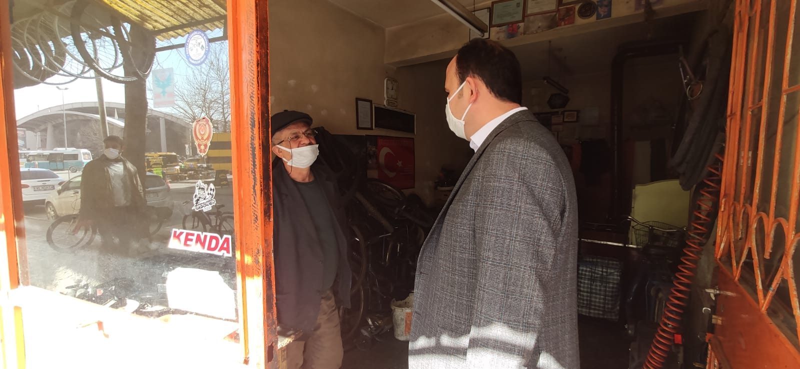 Başkan Altay Sahibiata Caddesi'nde Esnafları Ziyaret Etti