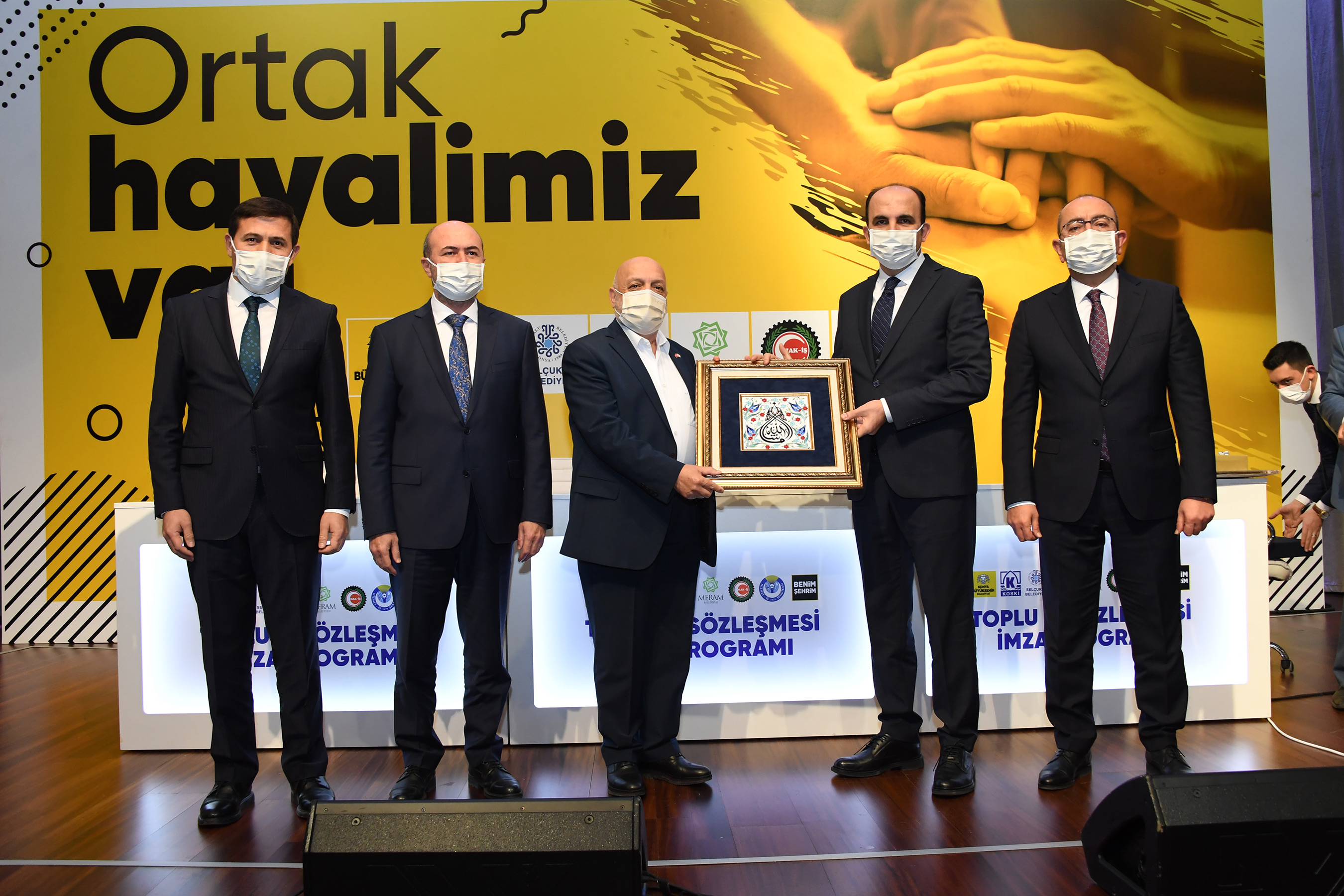 Belediye İşçilerinin Sözleşme Sevinci