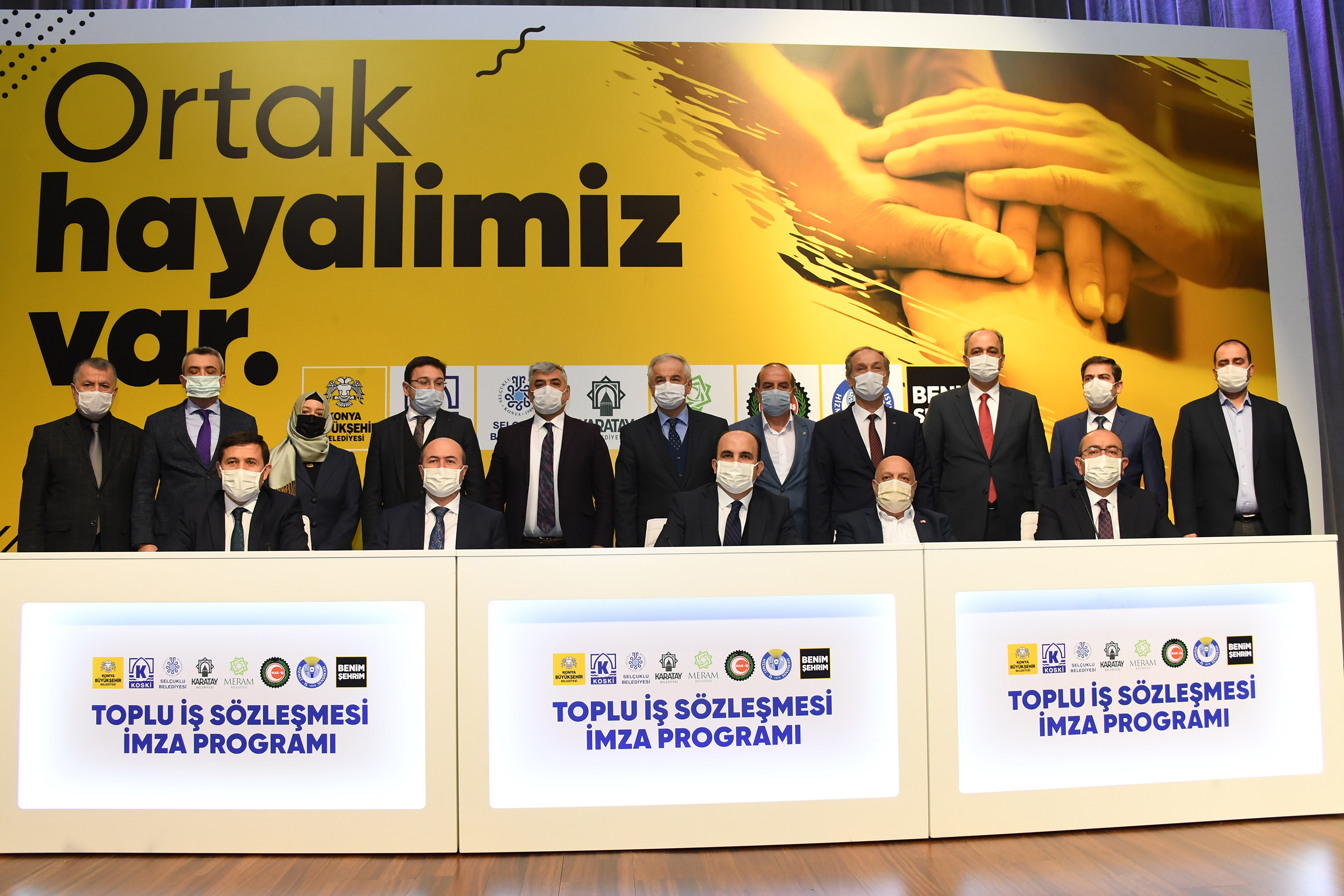 Belediye İşçilerinin Sözleşme Sevinci