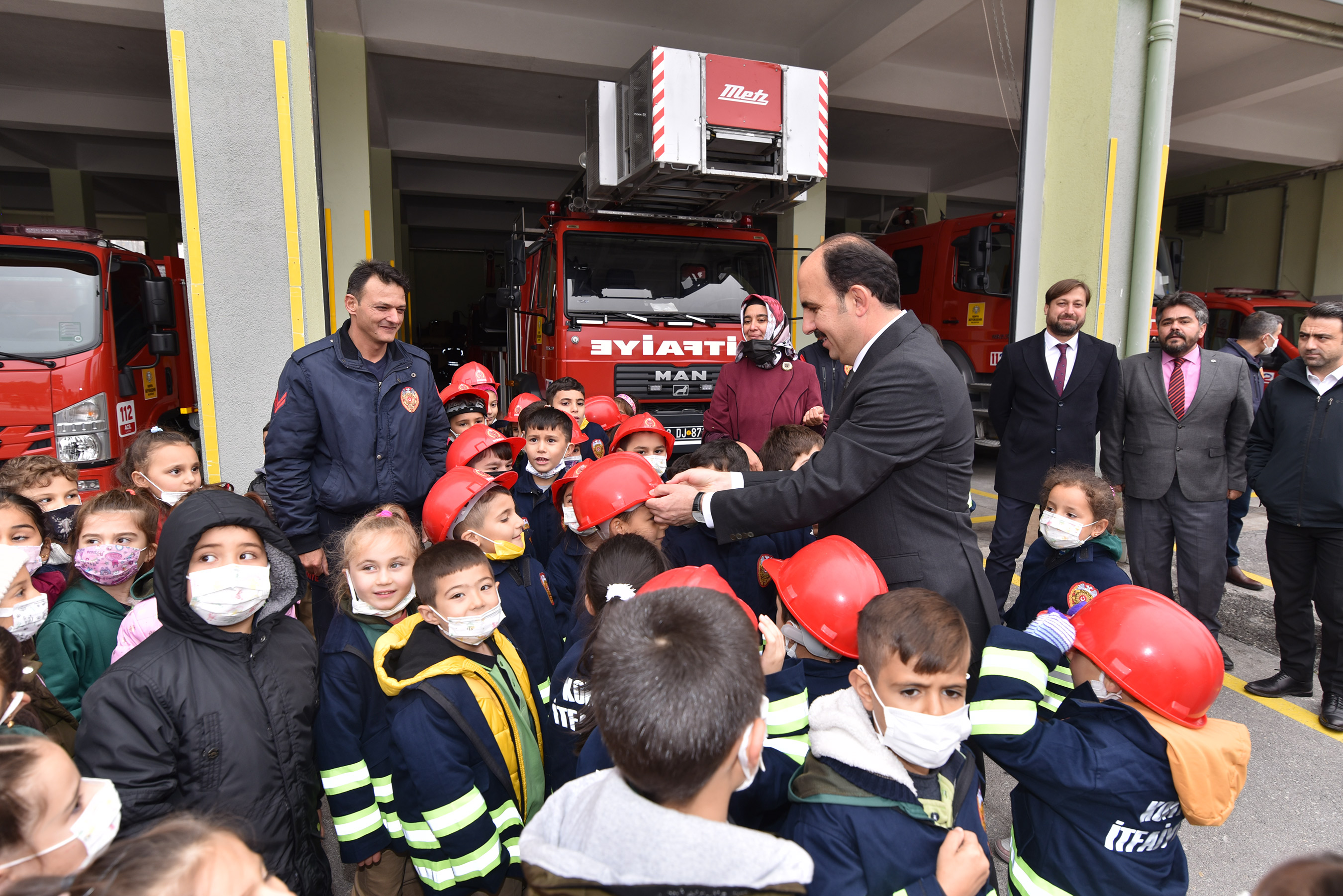 Minik Öğrenciler Yangın Konusunda Bilinçleniyor