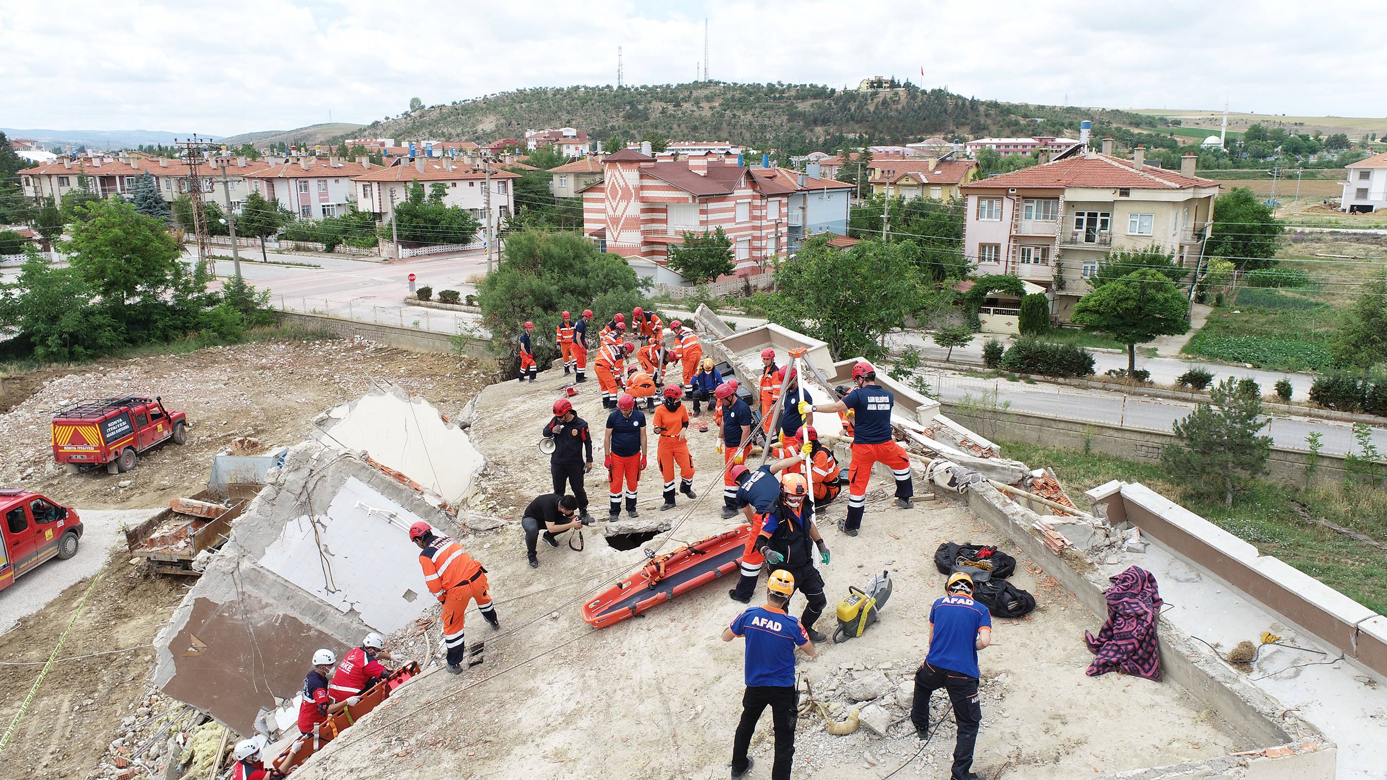 Konya Büyükşehir İtfaiyesi'nden Nefes Kesen Deprem Tatbikatı 