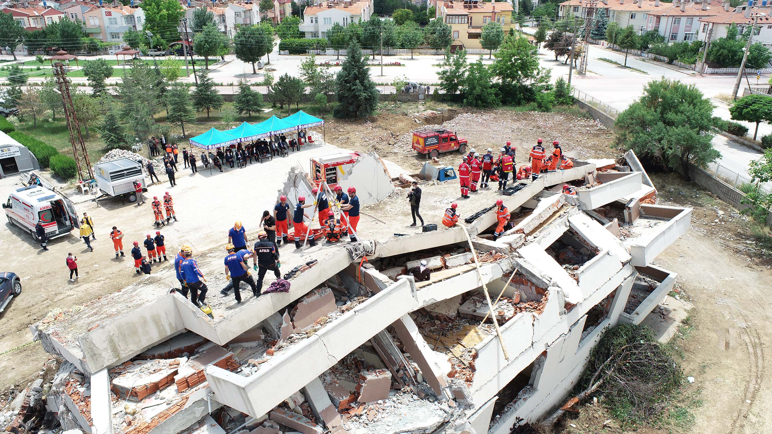 Konya Büyükşehir İtfaiyesi'nden Nefes Kesen Deprem Tatbikatı 