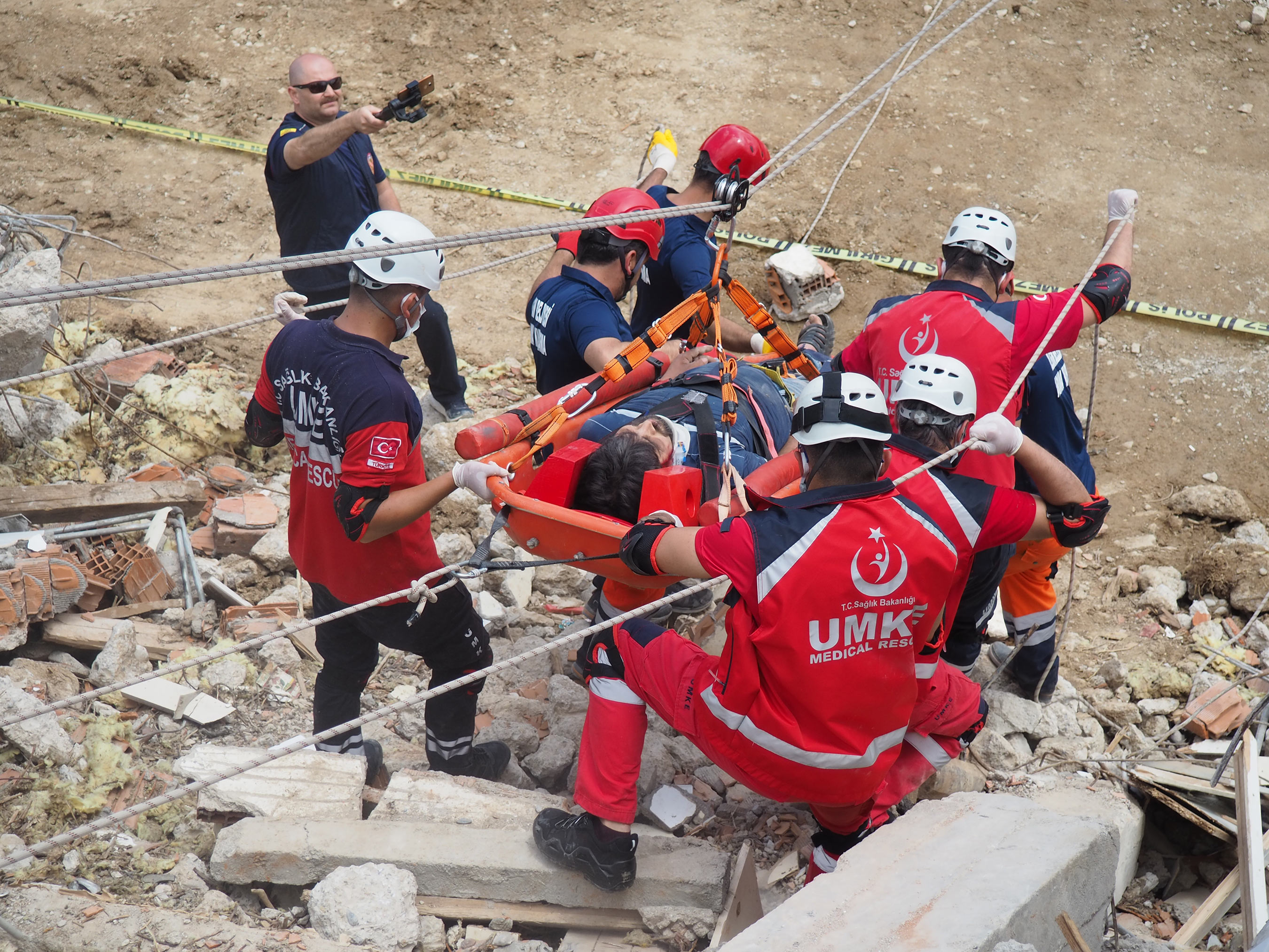 Konya Büyükşehir İtfaiyesi'nden Nefes Kesen Deprem Tatbikatı 