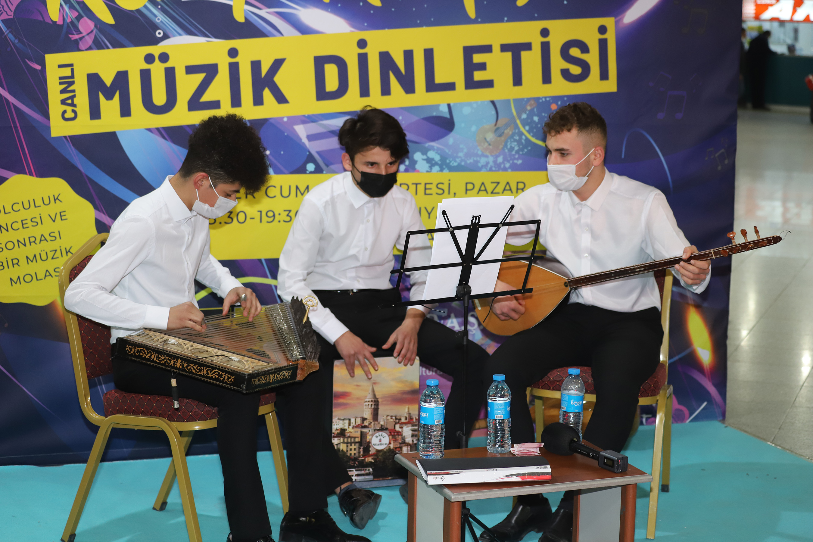 Konya Büyükşehir Otogara Gelen Yolcuları Canlı Müzikle Karşılıyor