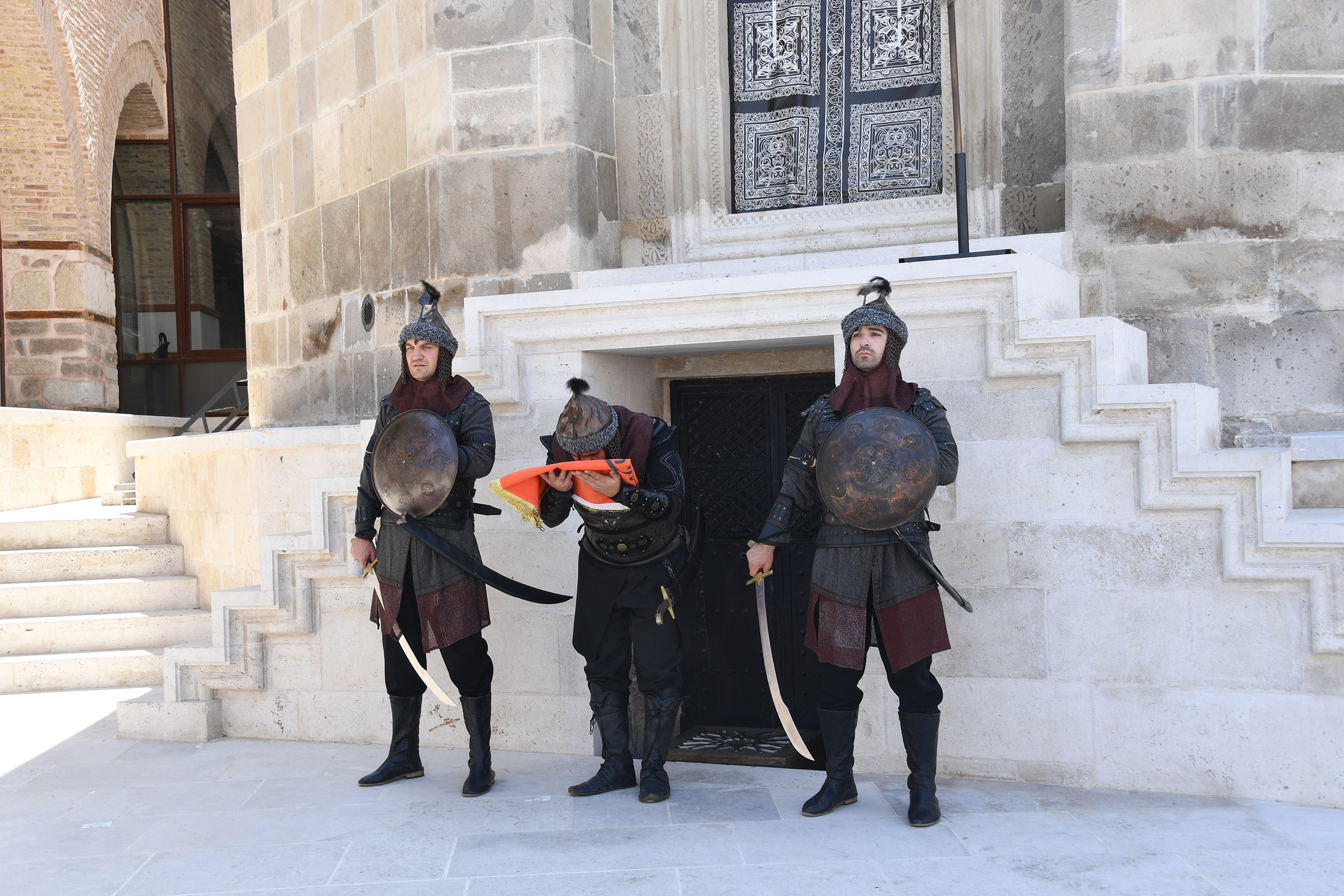 Her Cuma Selçuklu Sultanlarına Saygı Nöbeti Tutuluyor 