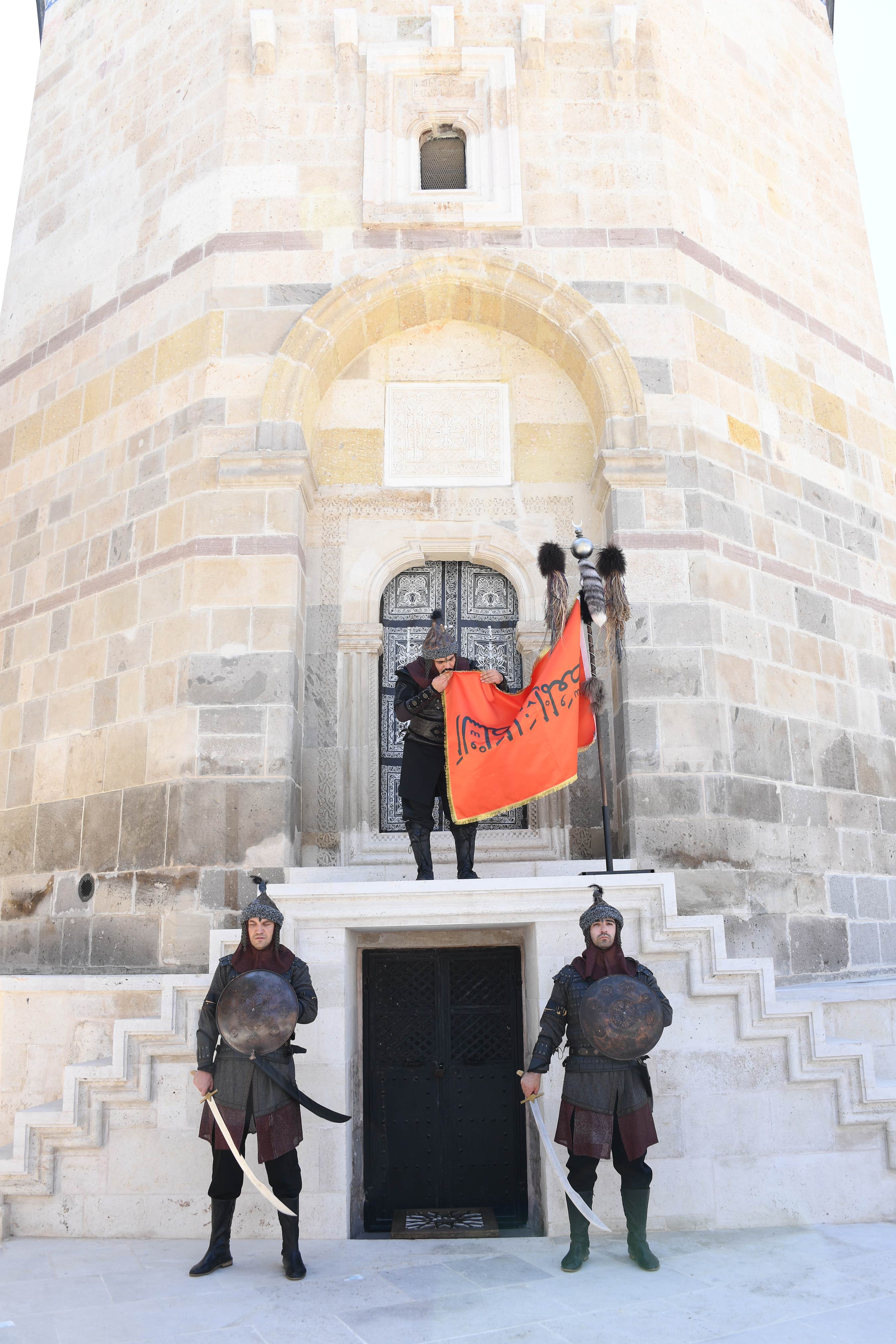 Her Cuma Selçuklu Sultanlarına Saygı Nöbeti Tutuluyor 