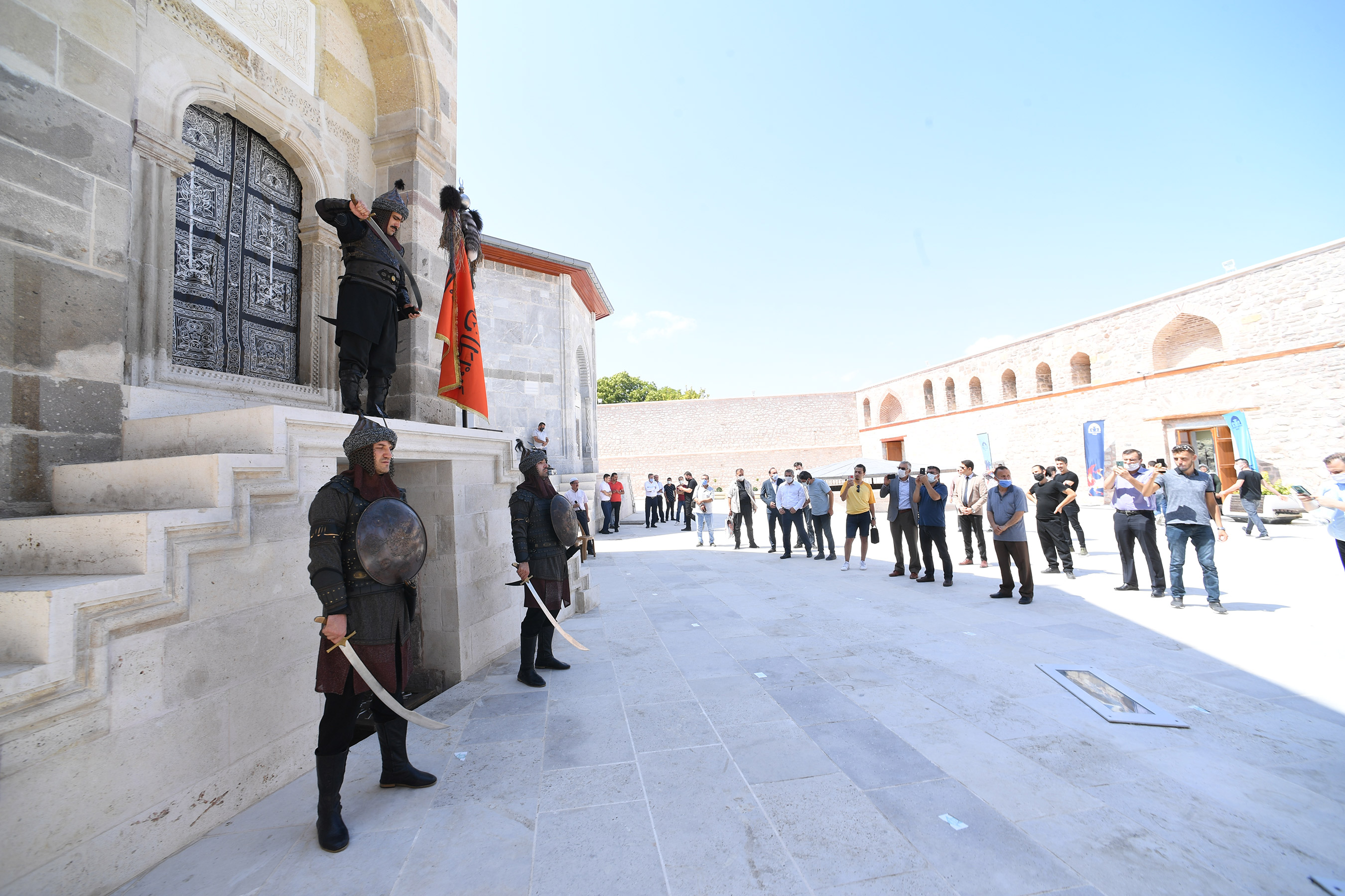 Her Cuma Selçuklu Sultanlarına Saygı Nöbeti Tutuluyor 