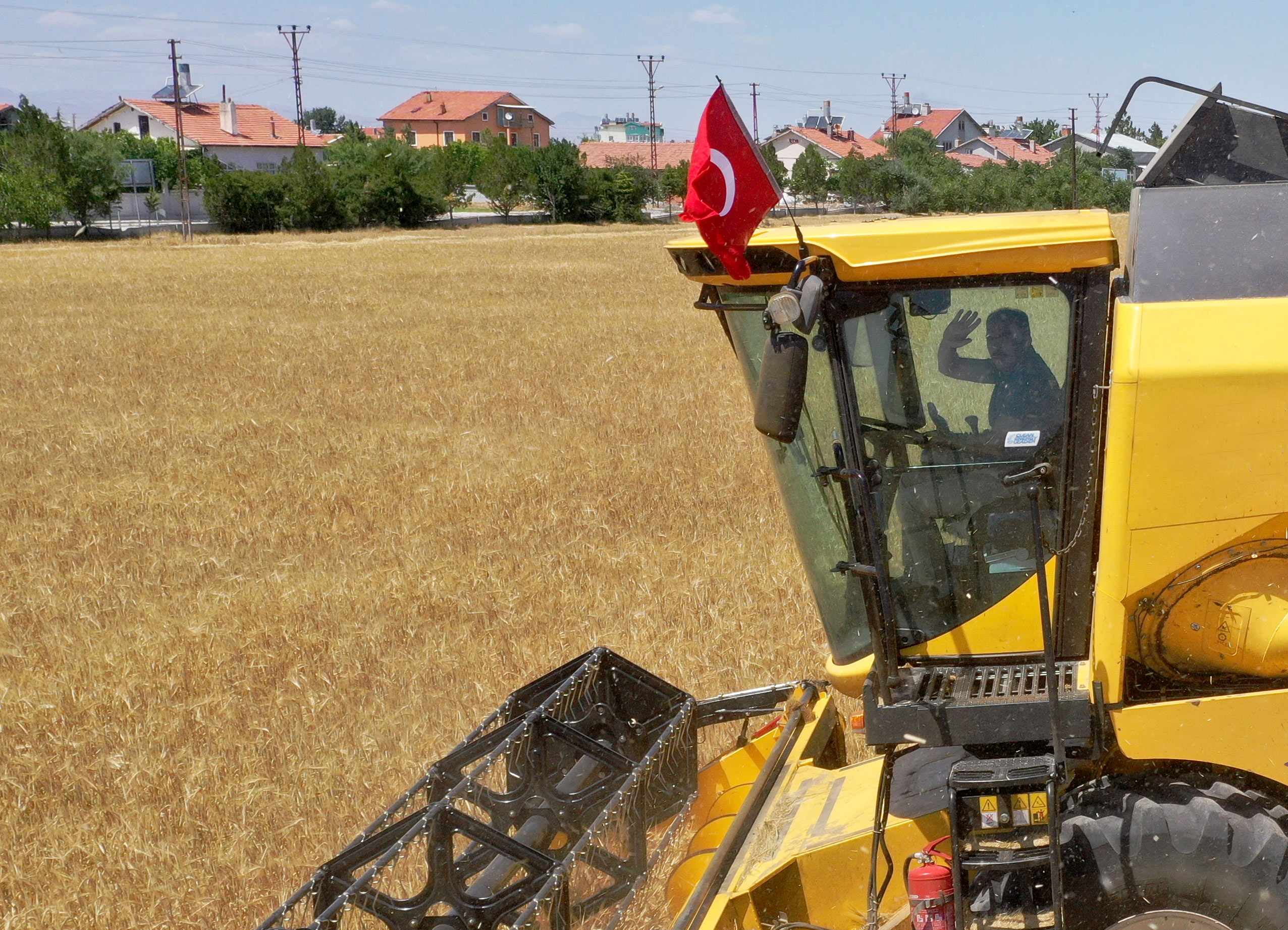 Atıl Arazilerde Üretim Yapıldı, Geliriyle İhtiyaç Sahiplerinin Yüzü Gülecek