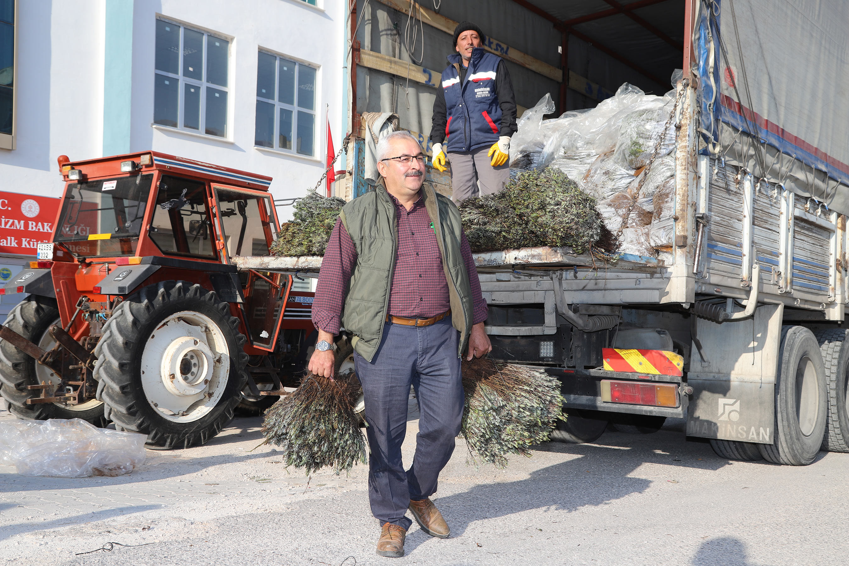 Konya Büyükşehir Üreticiye Lavanta Desteğini Sürdürüyor