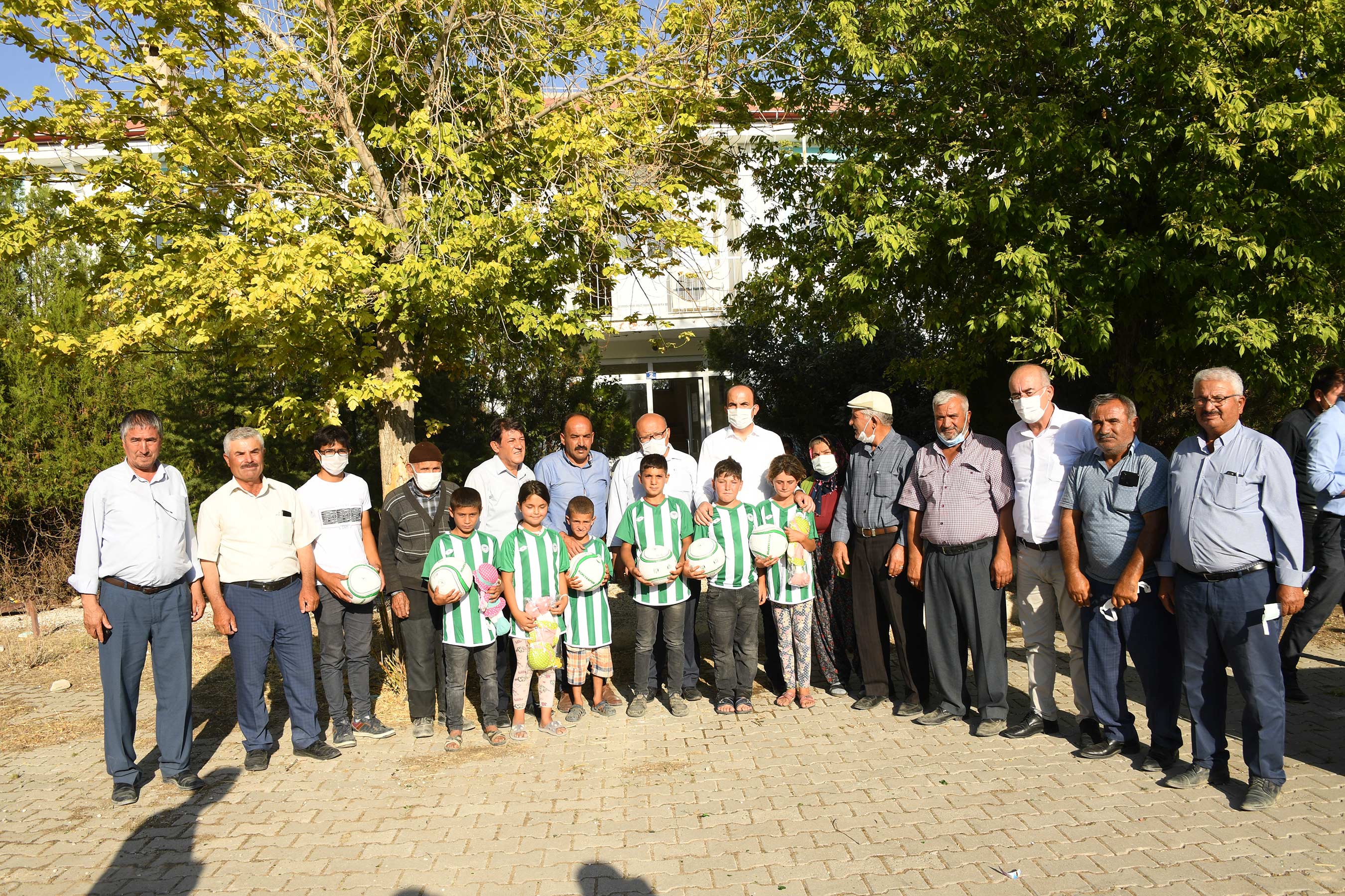 Başkan Altay Karapınar ve Emirgazi'nin Mahallelerinde Vatandaşlarla Buluştu