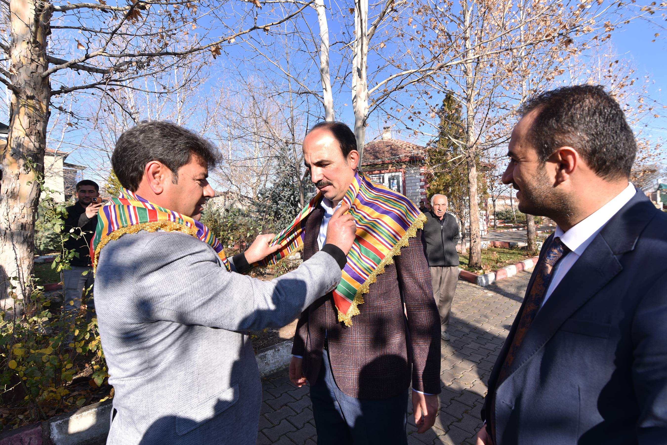 Başkan Altay Çeltik ve Yunak'ın Mahallelerinde Vatandaşlarla Buluştu 