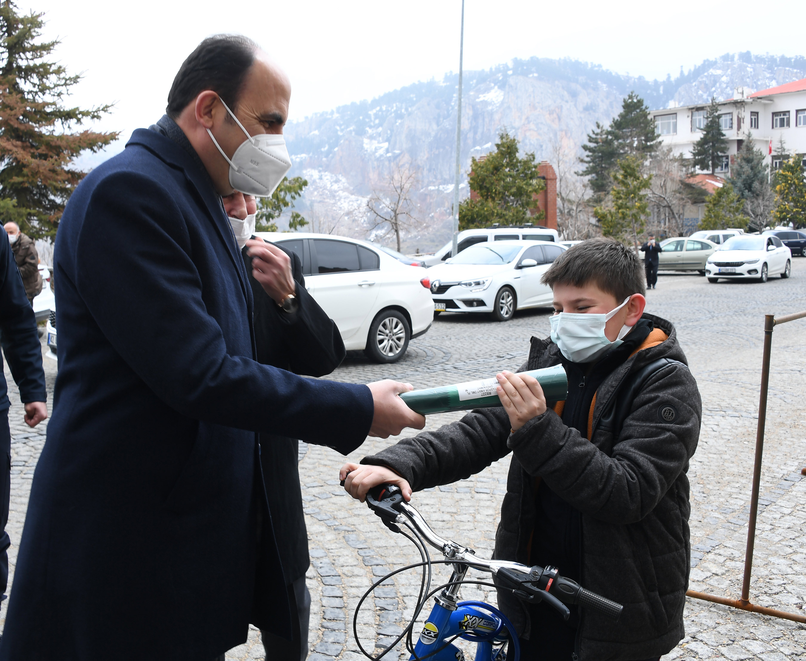 Başkan Altay Hadimli Çiftçilere Sertifikalı Ceviz Fidanı Dağıttı