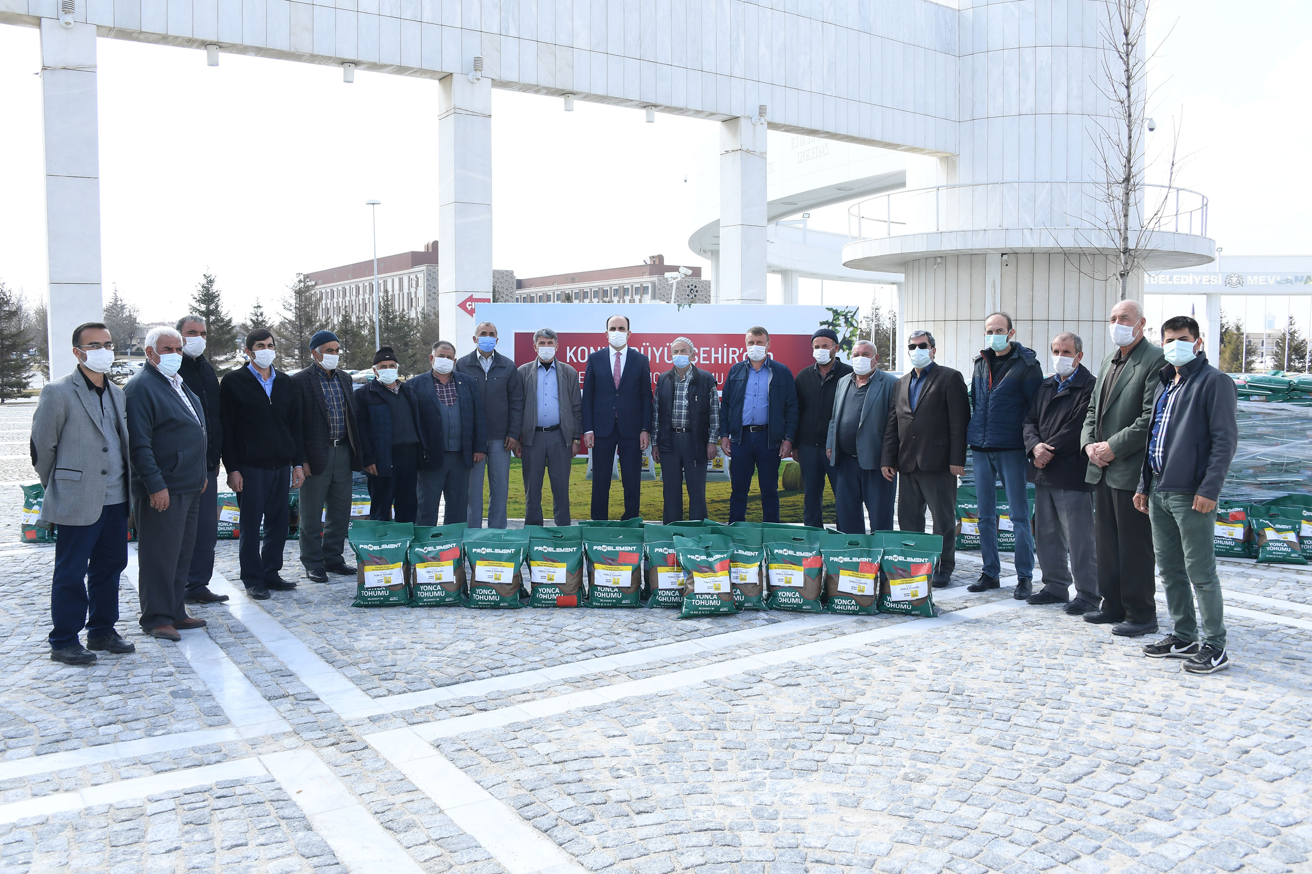 Konya Büyükşehir'den Çiftçiye Sertifikalı Yonca Tohumu Desteği
