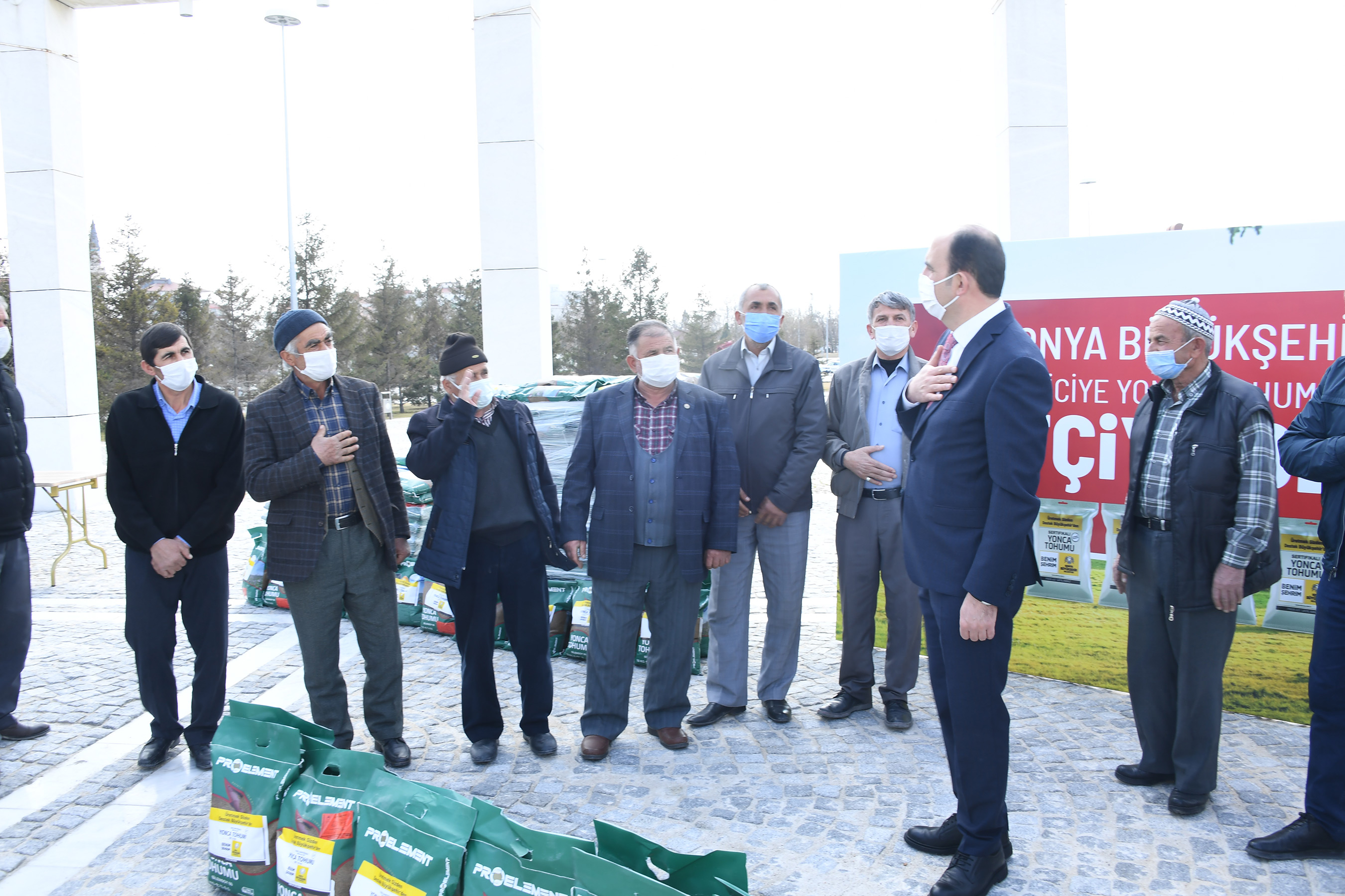 Konya Büyükşehir'den Çiftçiye Sertifikalı Yonca Tohumu Desteği