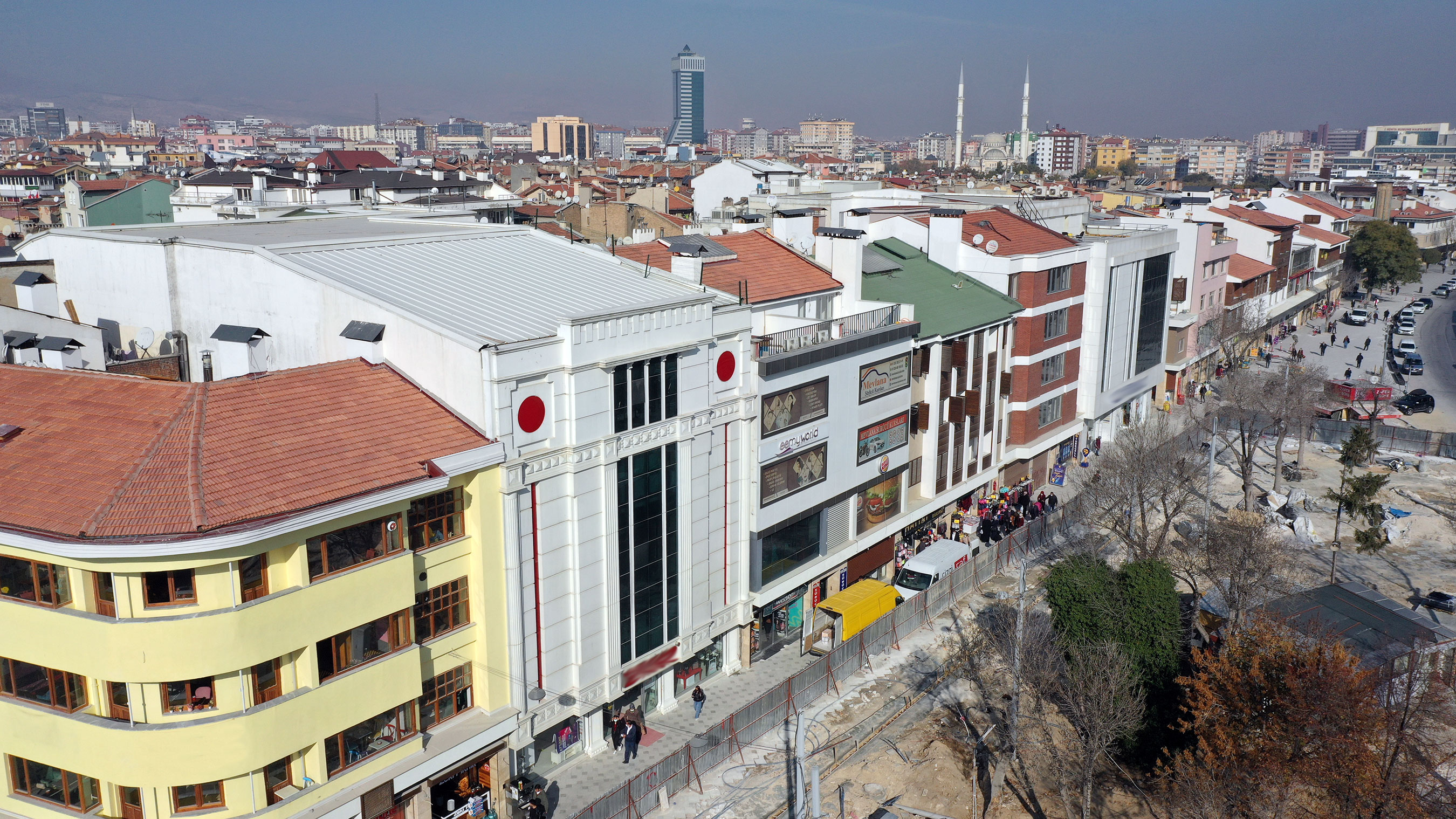 Alaaddin Caddesi'ndeki Binalar Tarihi Dokuya Uygun Hale Geliyor
