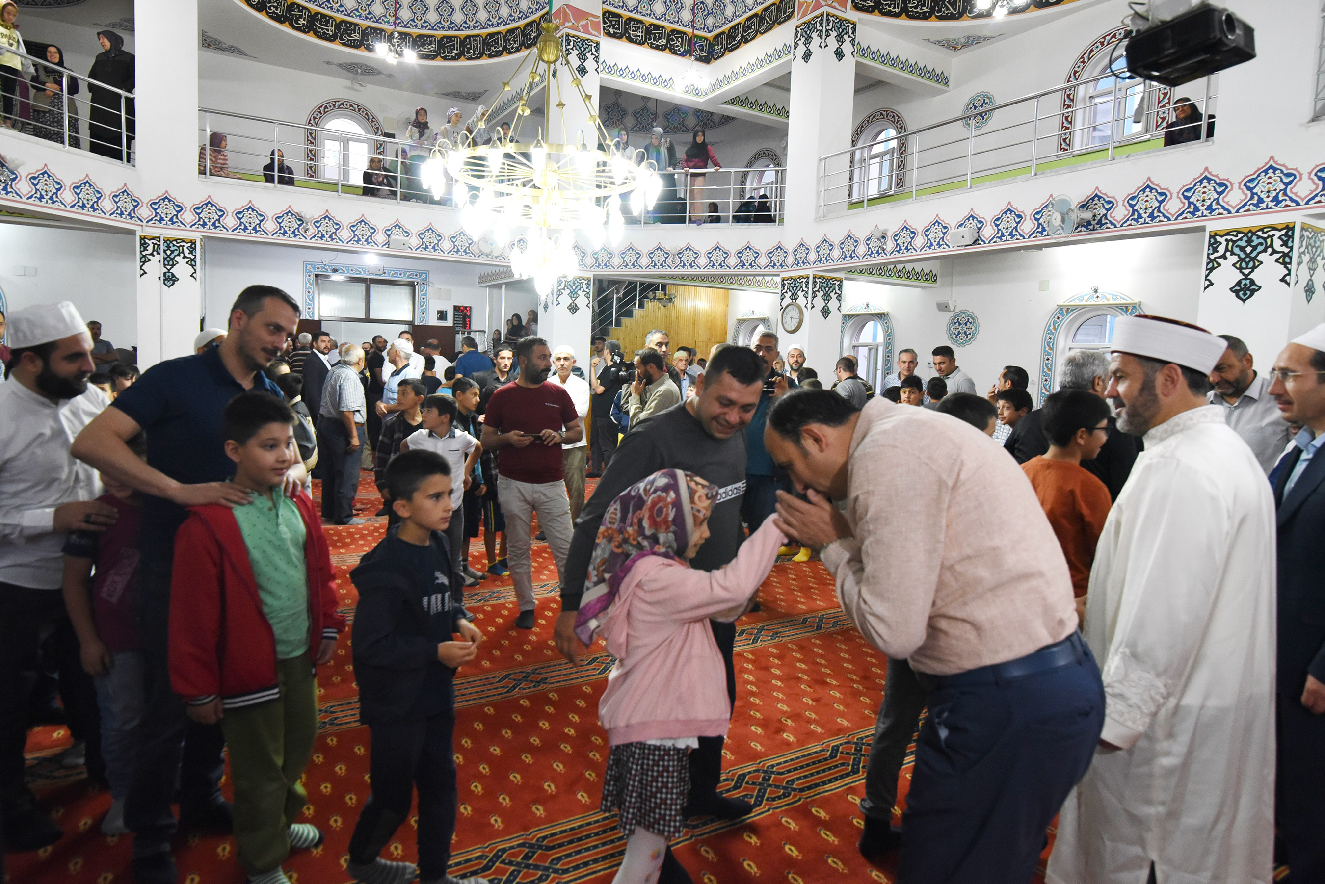 Başkan Altay Akşehir'de Çocuklar ve Gençlerle Buluştu