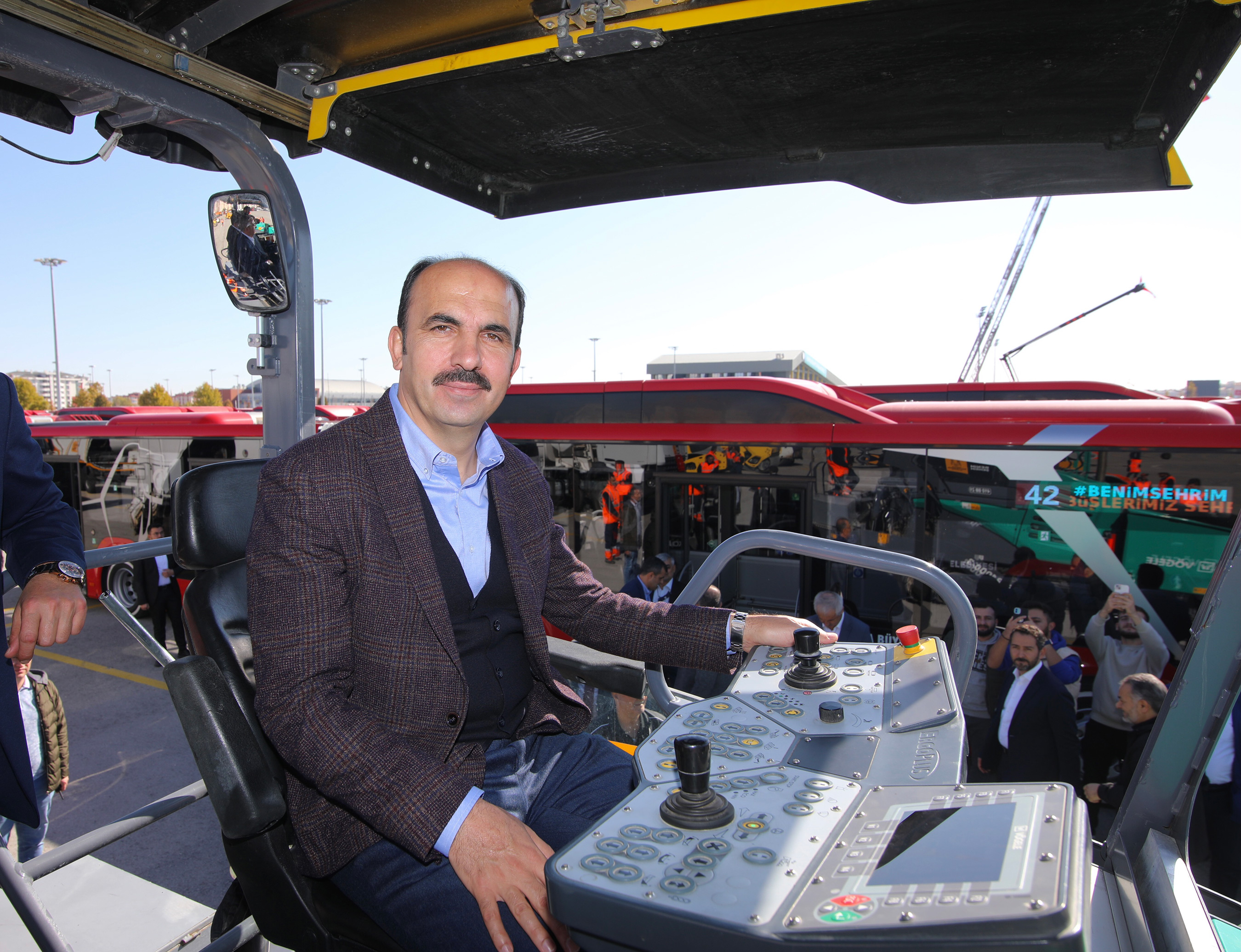 Başkan Altay Öz Kaynakla 664 Milyon Liraya Alınan 288 Aracın Tanıtımını Yaptı