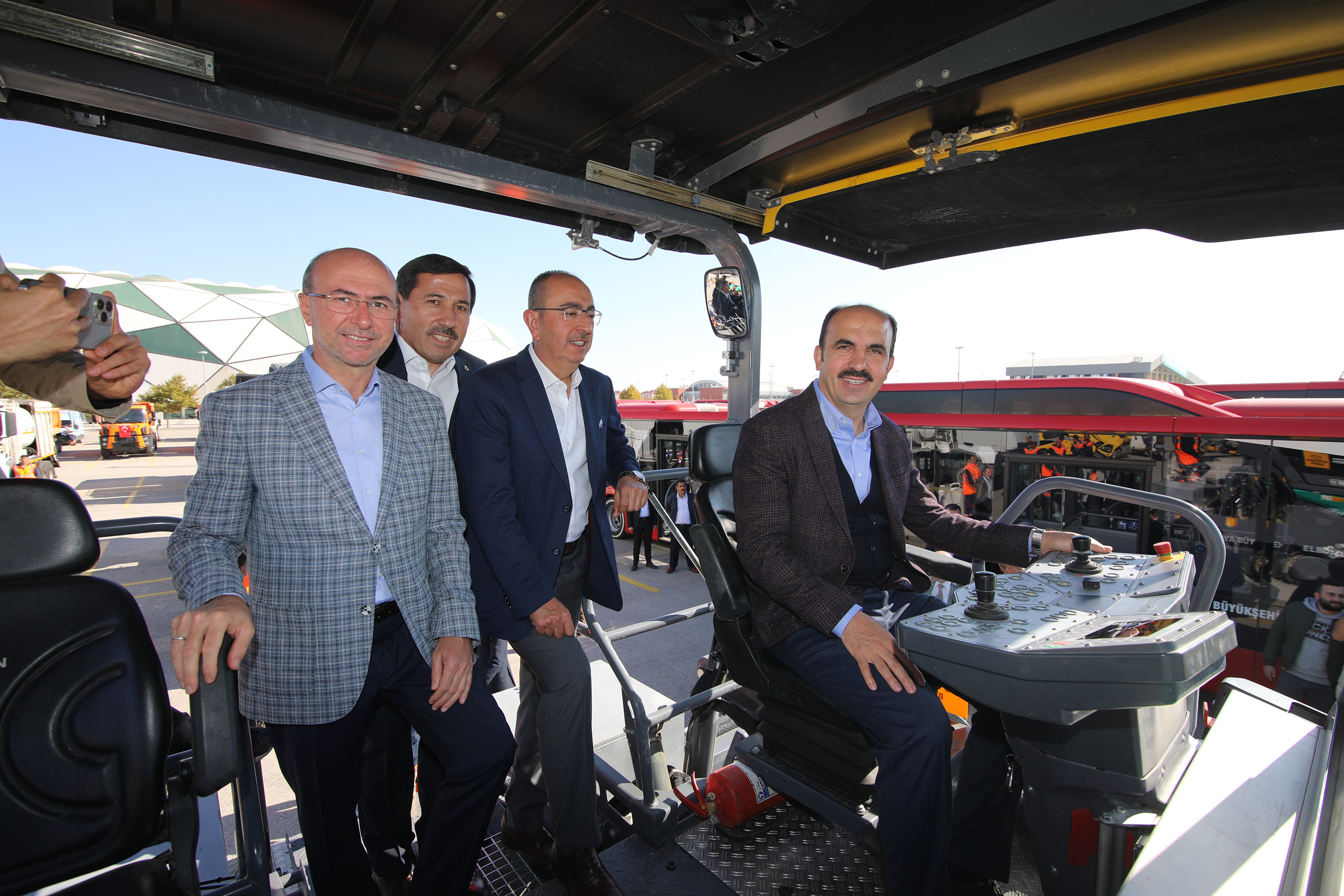 Başkan Altay Öz Kaynakla 664 Milyon Liraya Alınan 288 Aracın Tanıtımını Yaptı