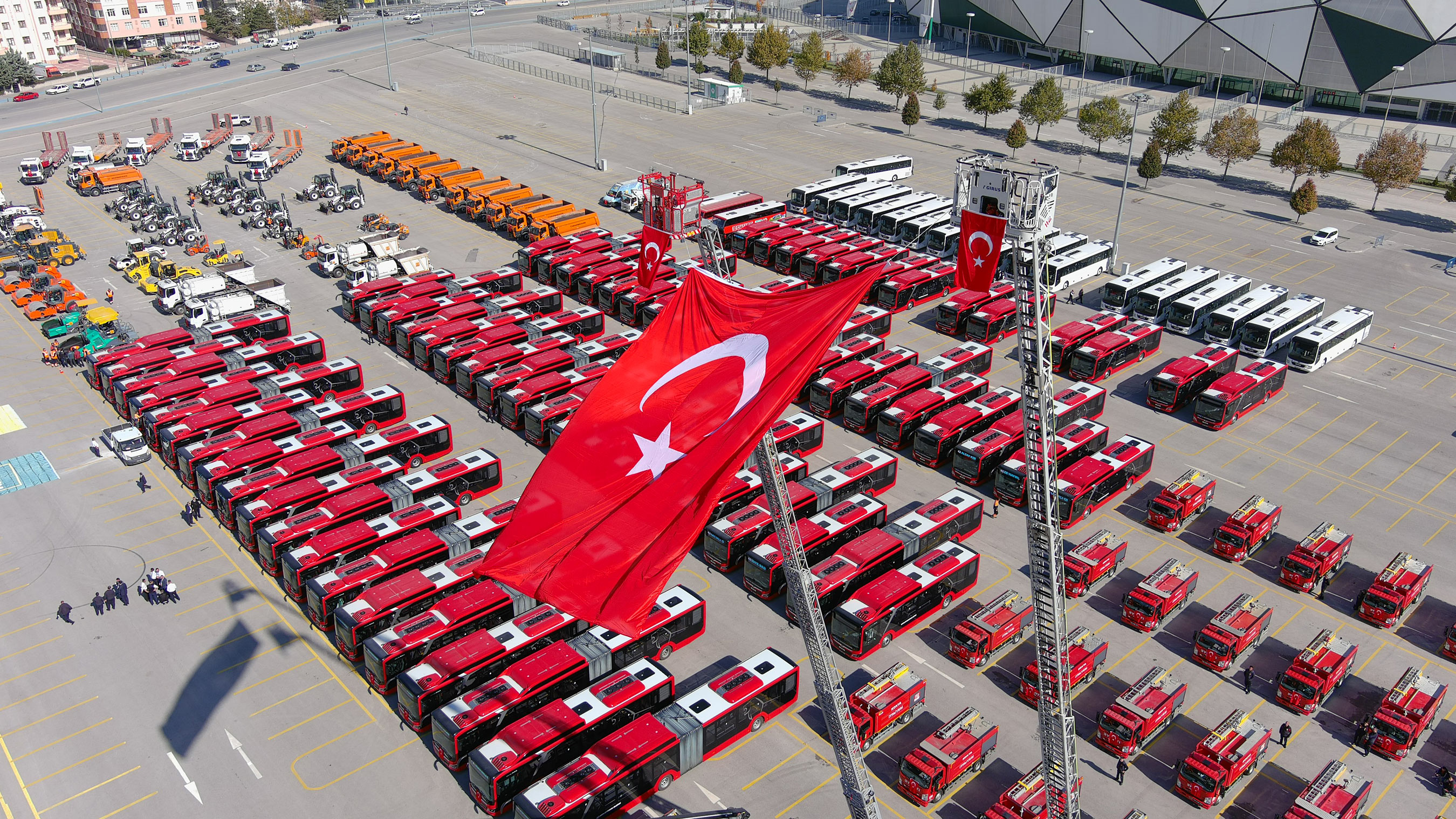 Başkan Altay Öz Kaynakla 664 Milyon Liraya Alınan 288 Aracın Tanıtımını Yaptı