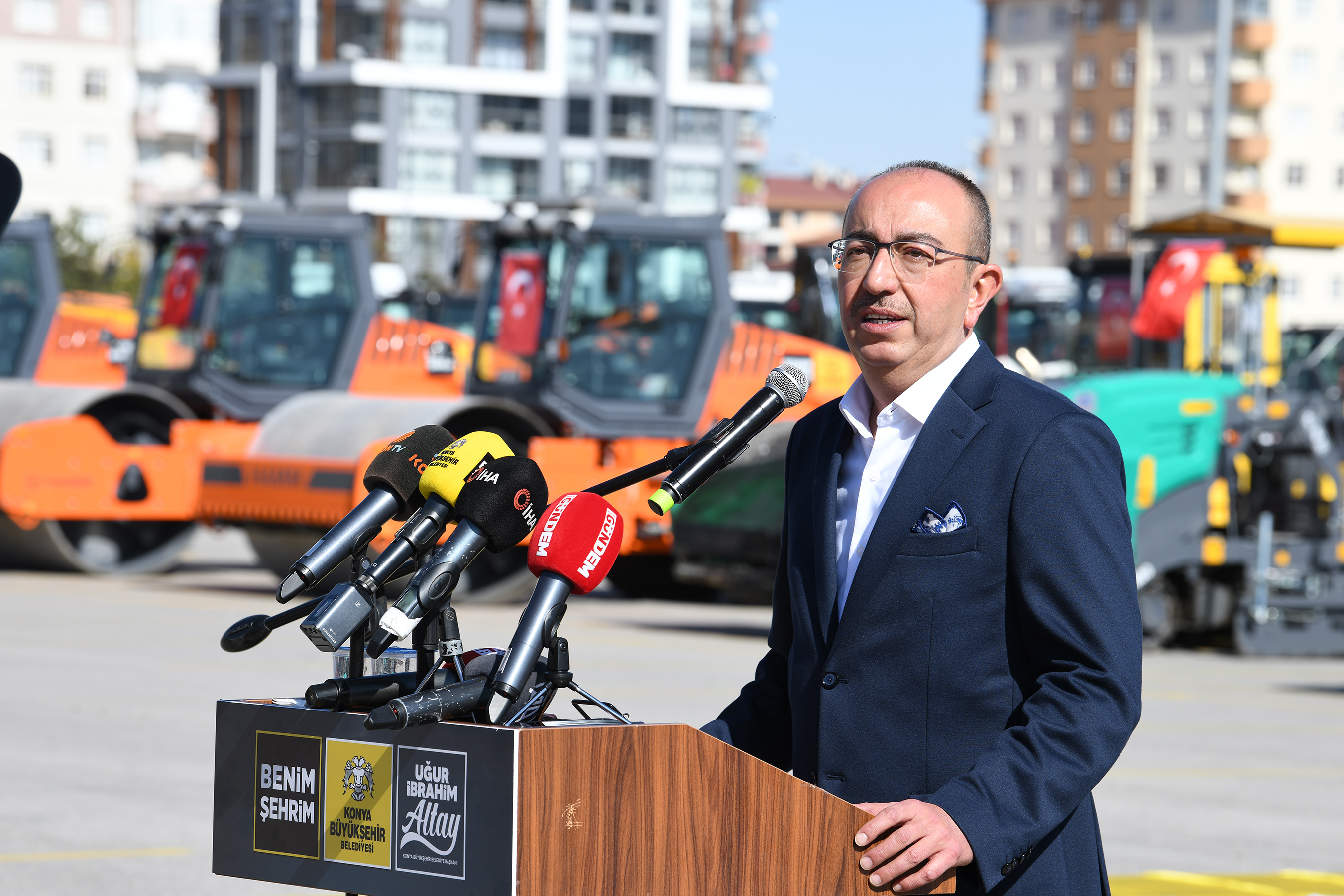 Başkan Altay Öz Kaynakla 664 Milyon Liraya Alınan 288 Aracın Tanıtımını Yaptı