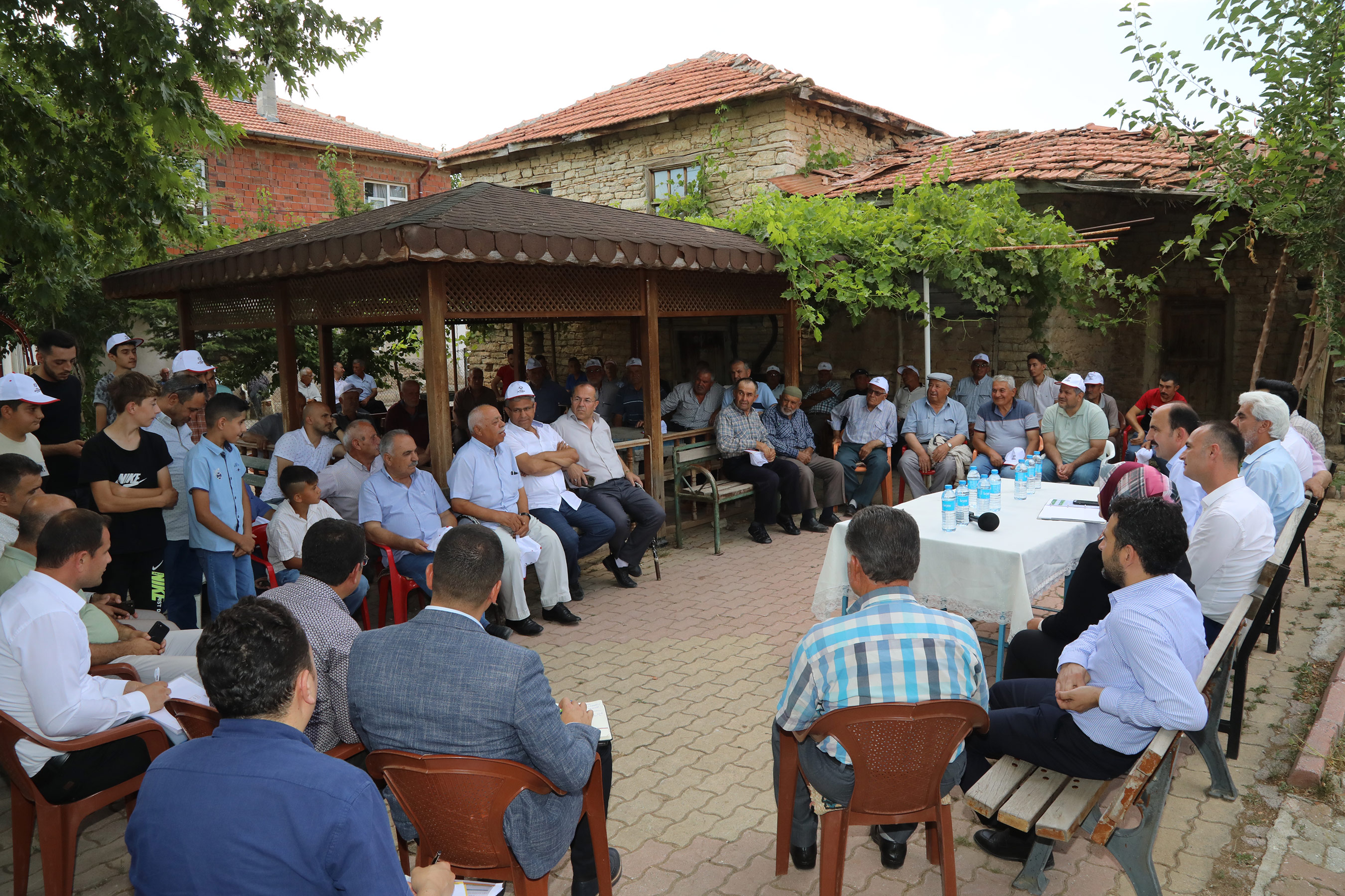 Başkan Altay Beyşehir'in Mahallelerinde Vatandaşlarla Buluştu