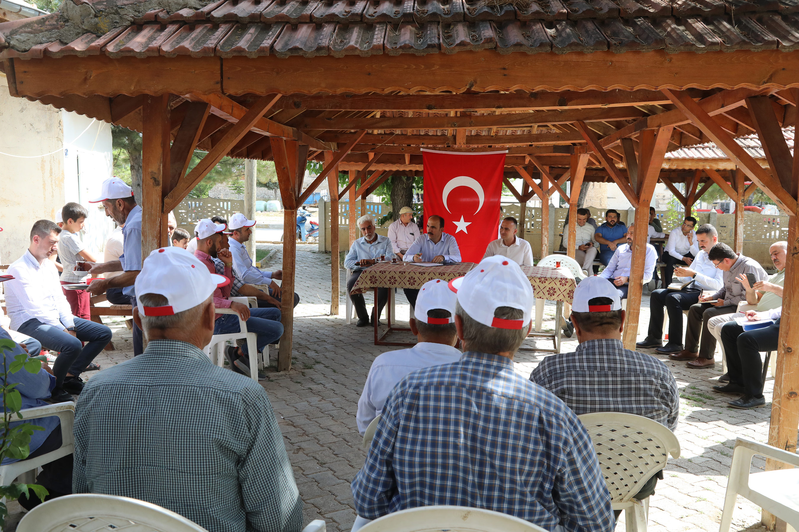Başkan Altay Beyşehir'in Mahallelerinde Vatandaşlarla Buluştu