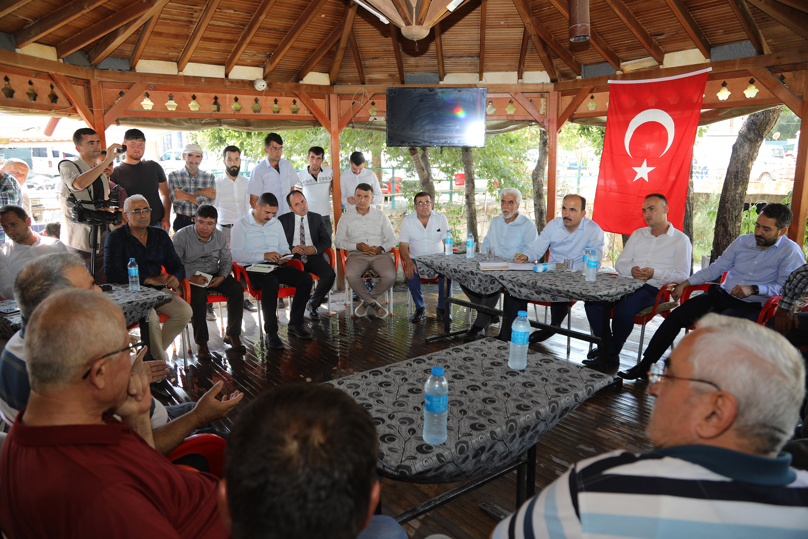 Başkan Altay Beyşehir'in Mahallelerinde Vatandaşlarla Buluştu