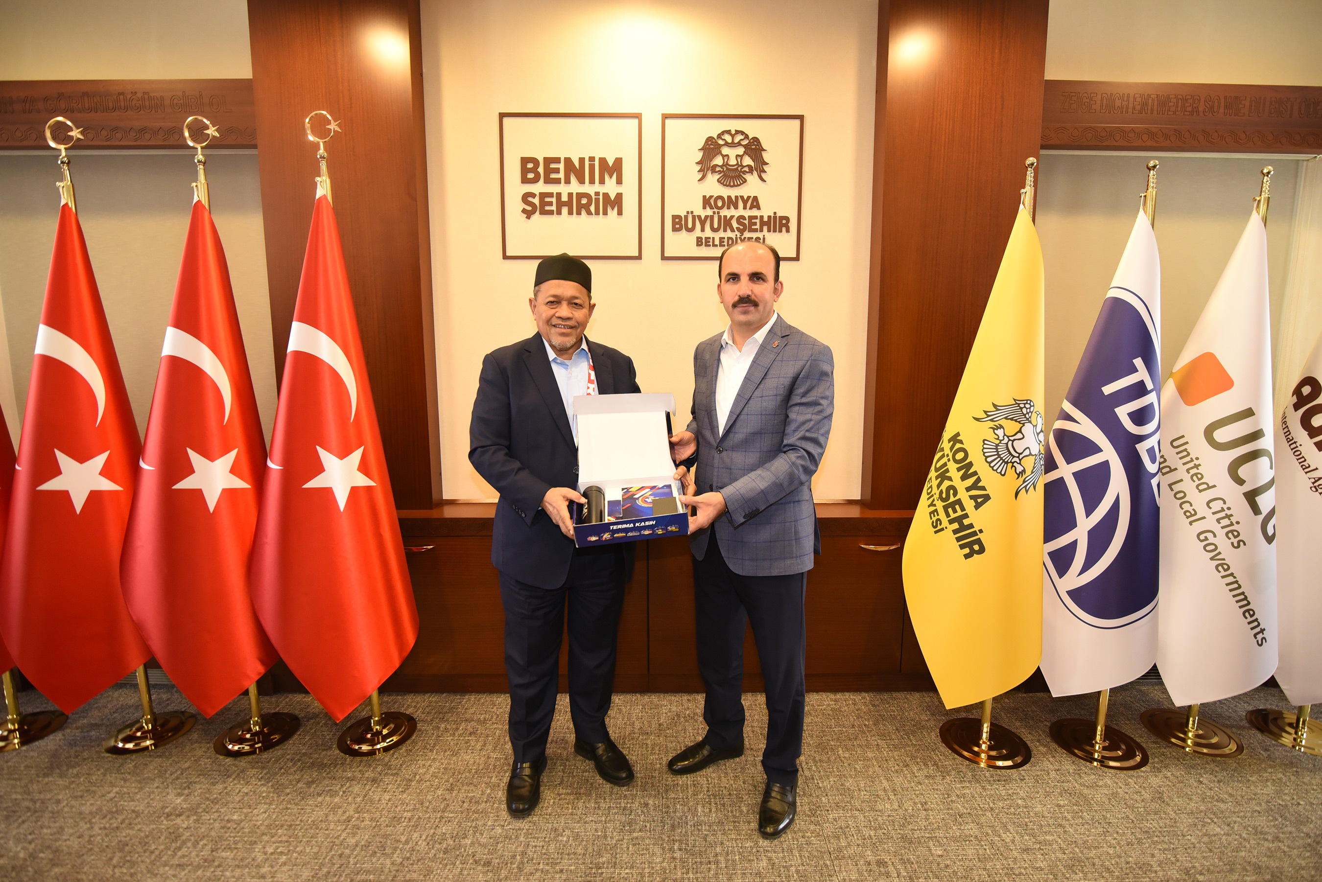 Malezya Federal Bölgeler Bakanı Bin Kassim Başkan Altay'ı Ziyaret Etti 