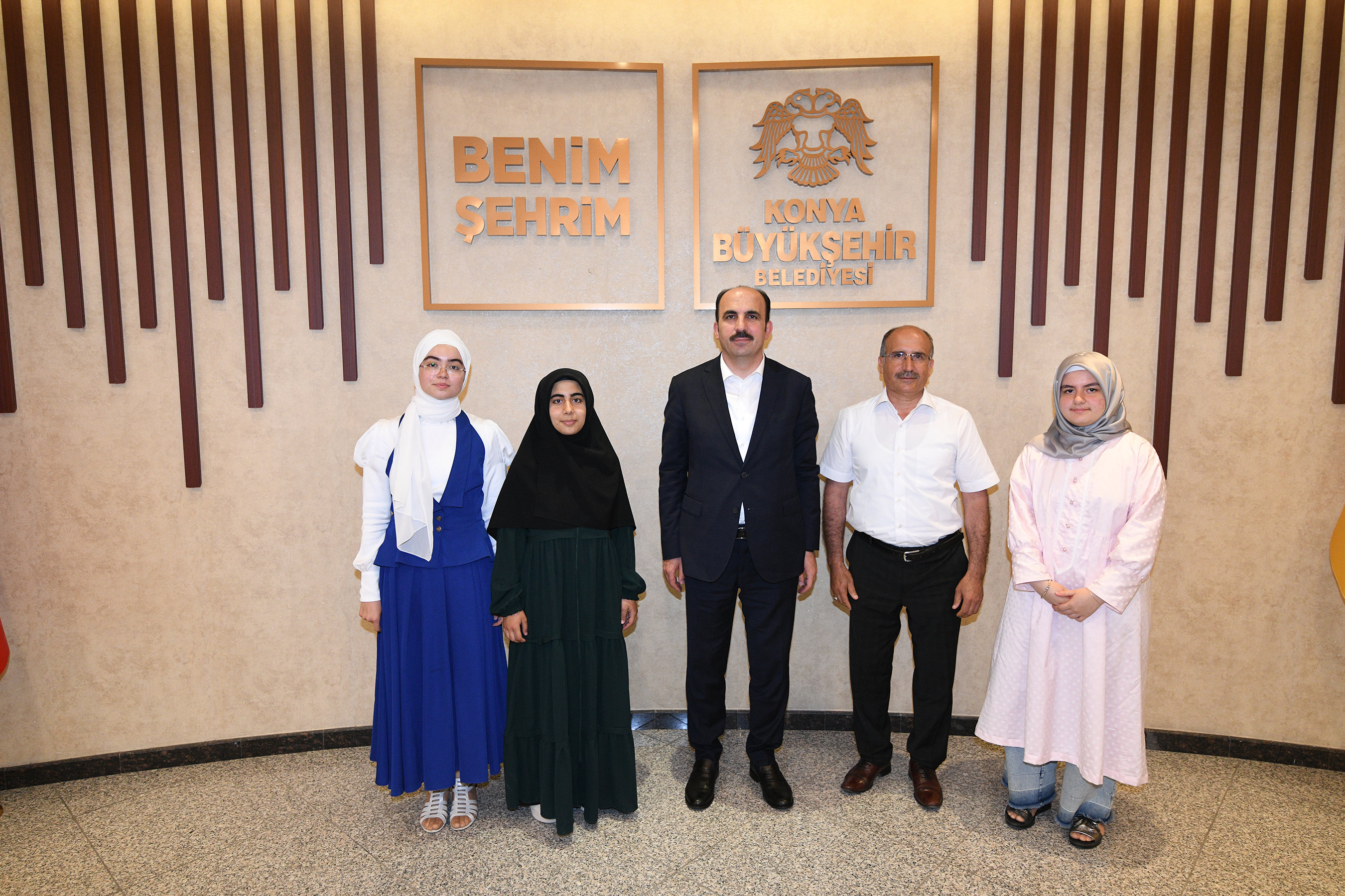 Şampiyon Öğrenciler Başkan Altay'ı Ziyaret Etti