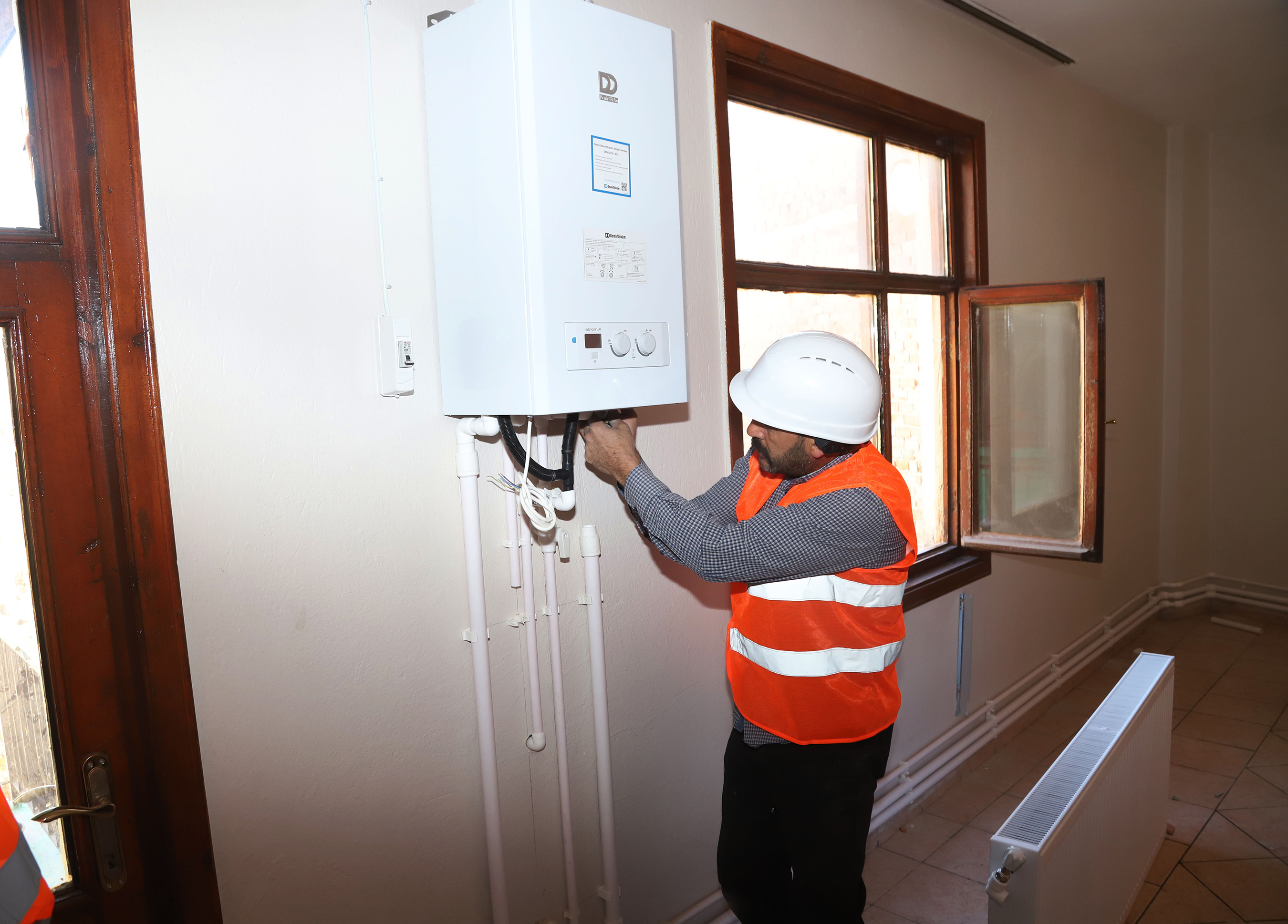 Konya'da Kömür Kullanan Dar Gelirli 1.108 Ailenin Evine Doğalgaz Bağlandı 