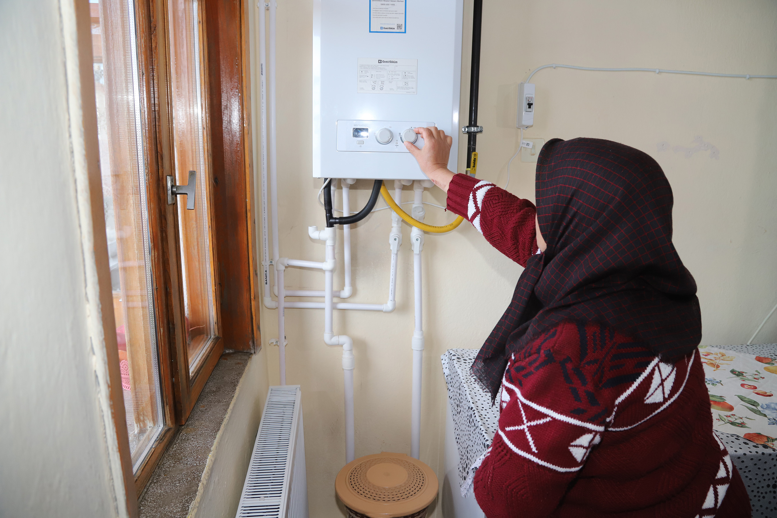 Konya'da Kömür Kullanan Dar Gelirli 1.108 Ailenin Evine Doğalgaz Bağlandı 