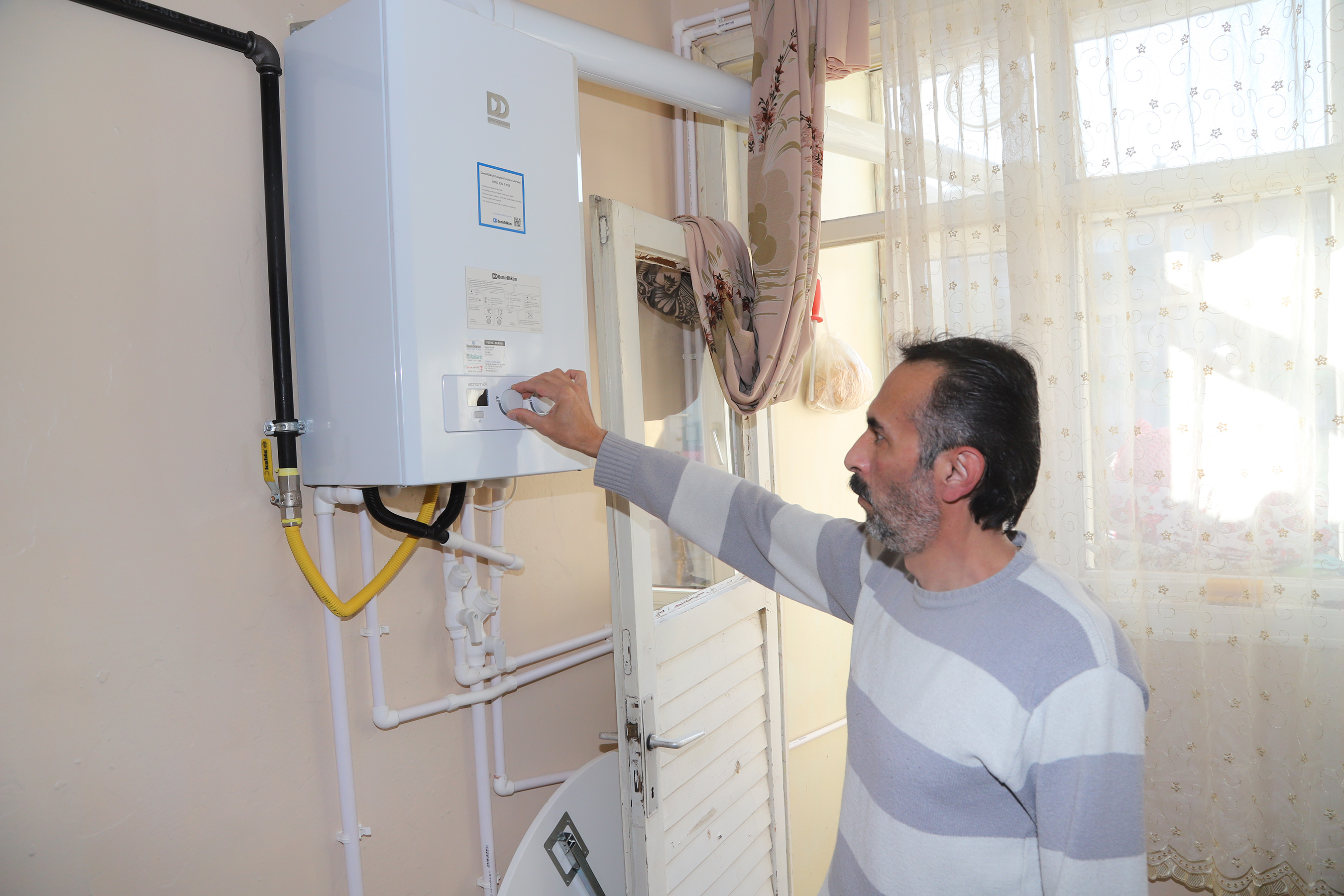 Konya'da Kömür Kullanan Dar Gelirli 1.108 Ailenin Evine Doğalgaz Bağlandı 