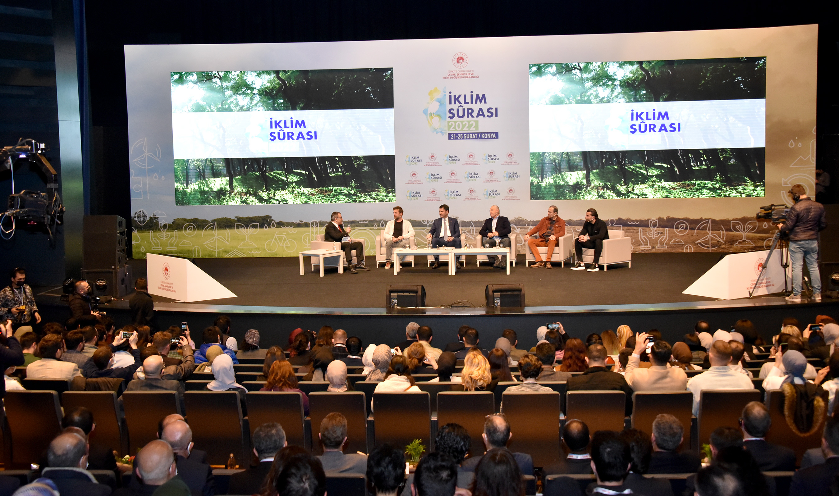 İklim Şurası'nda Ünlü İsimlerin Katılımıyla 'İlk Kim Değişiyor' Paneli Düzenlendi