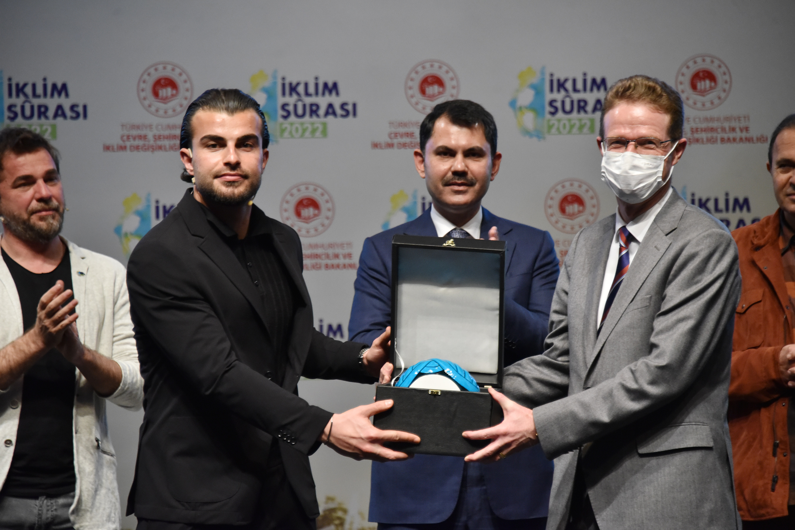 İklim Şurası'nda Ünlü İsimlerin Katılımıyla 'İlk Kim Değişiyor' Paneli Düzenlendi