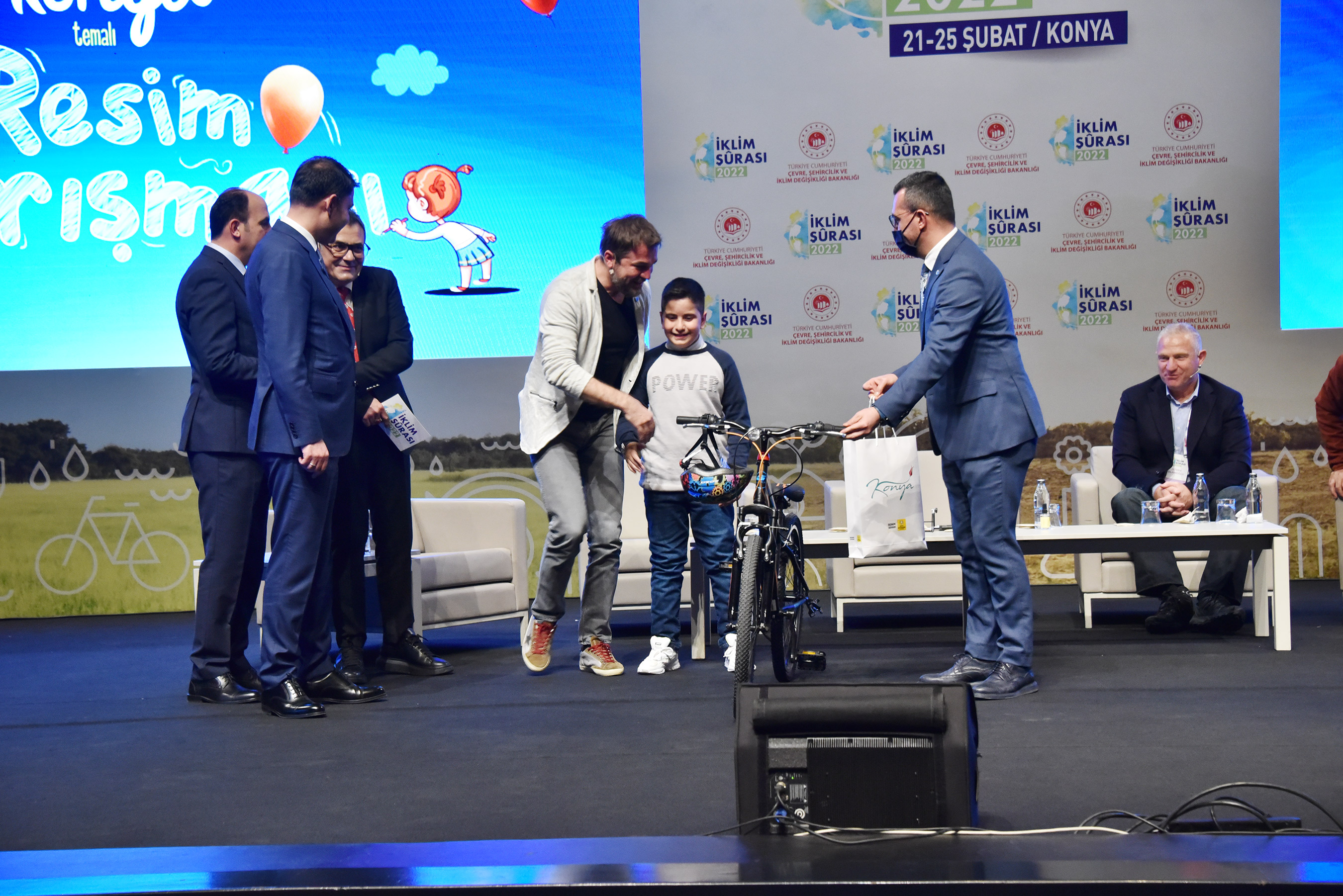İklim Şurası'nda Ünlü İsimlerin Katılımıyla 'İlk Kim Değişiyor' Paneli Düzenlendi