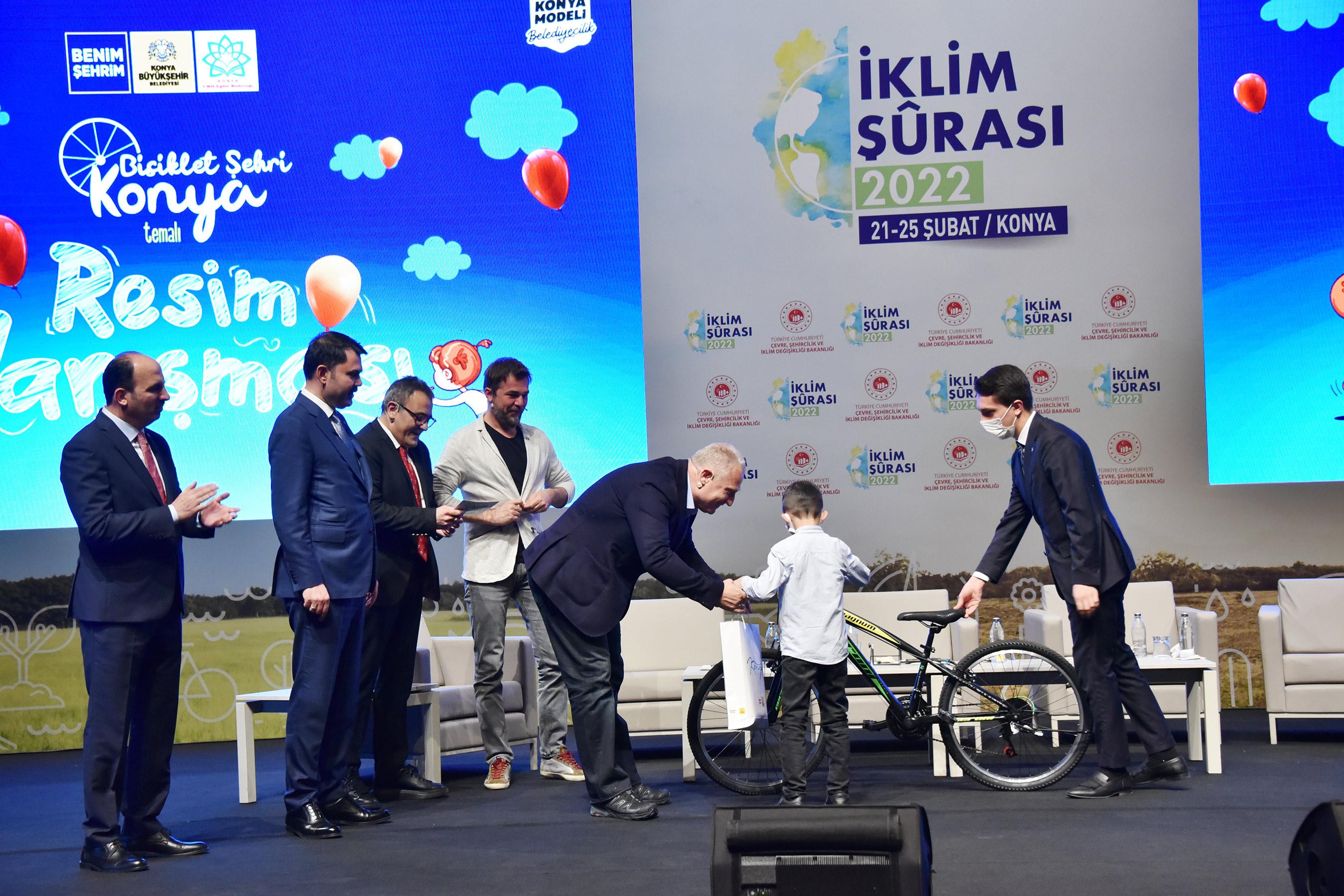 İklim Şurası'nda Ünlü İsimlerin Katılımıyla 'İlk Kim Değişiyor' Paneli Düzenlendi