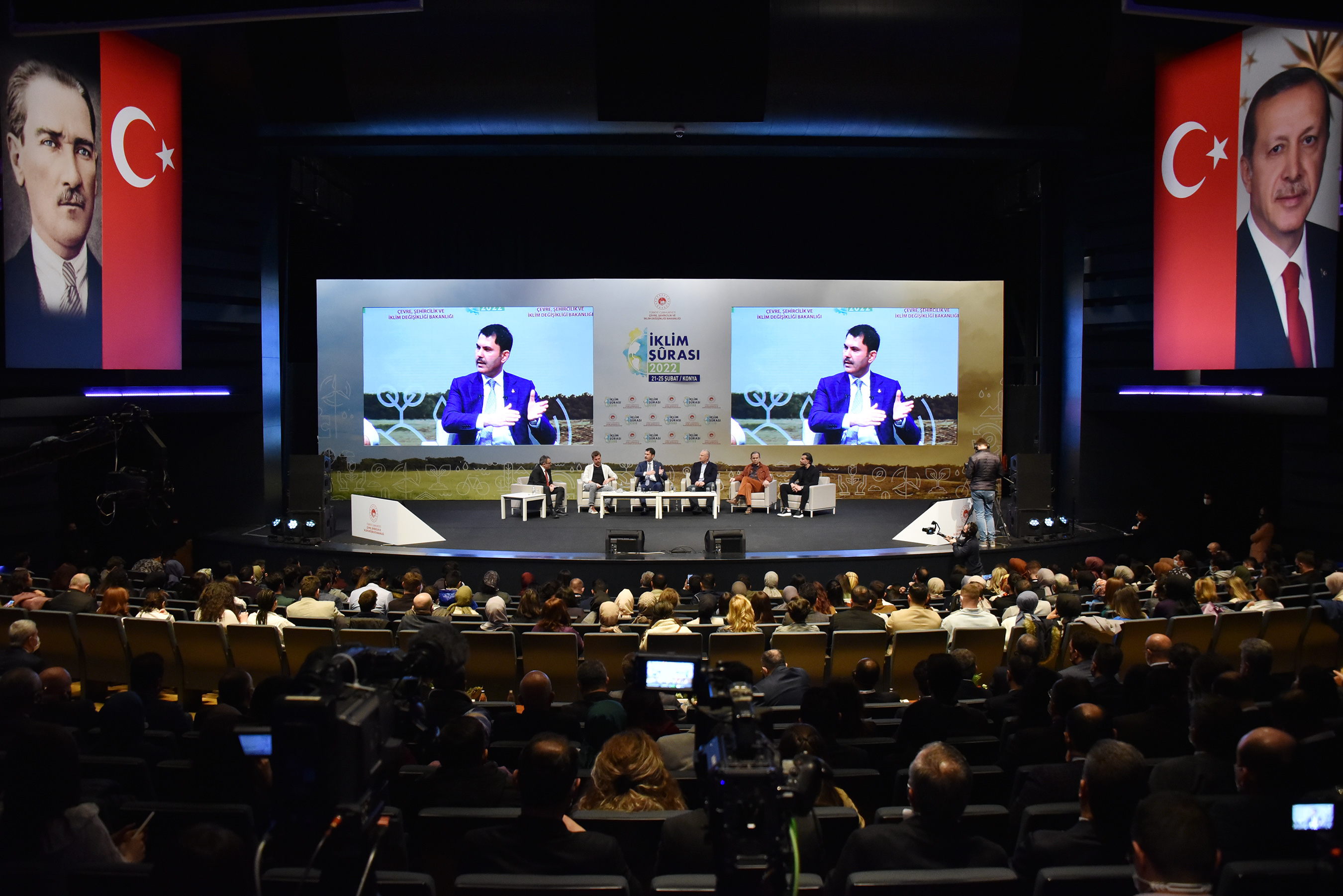 İklim Şurası'nda Ünlü İsimlerin Katılımıyla 'İlk Kim Değişiyor' Paneli Düzenlendi