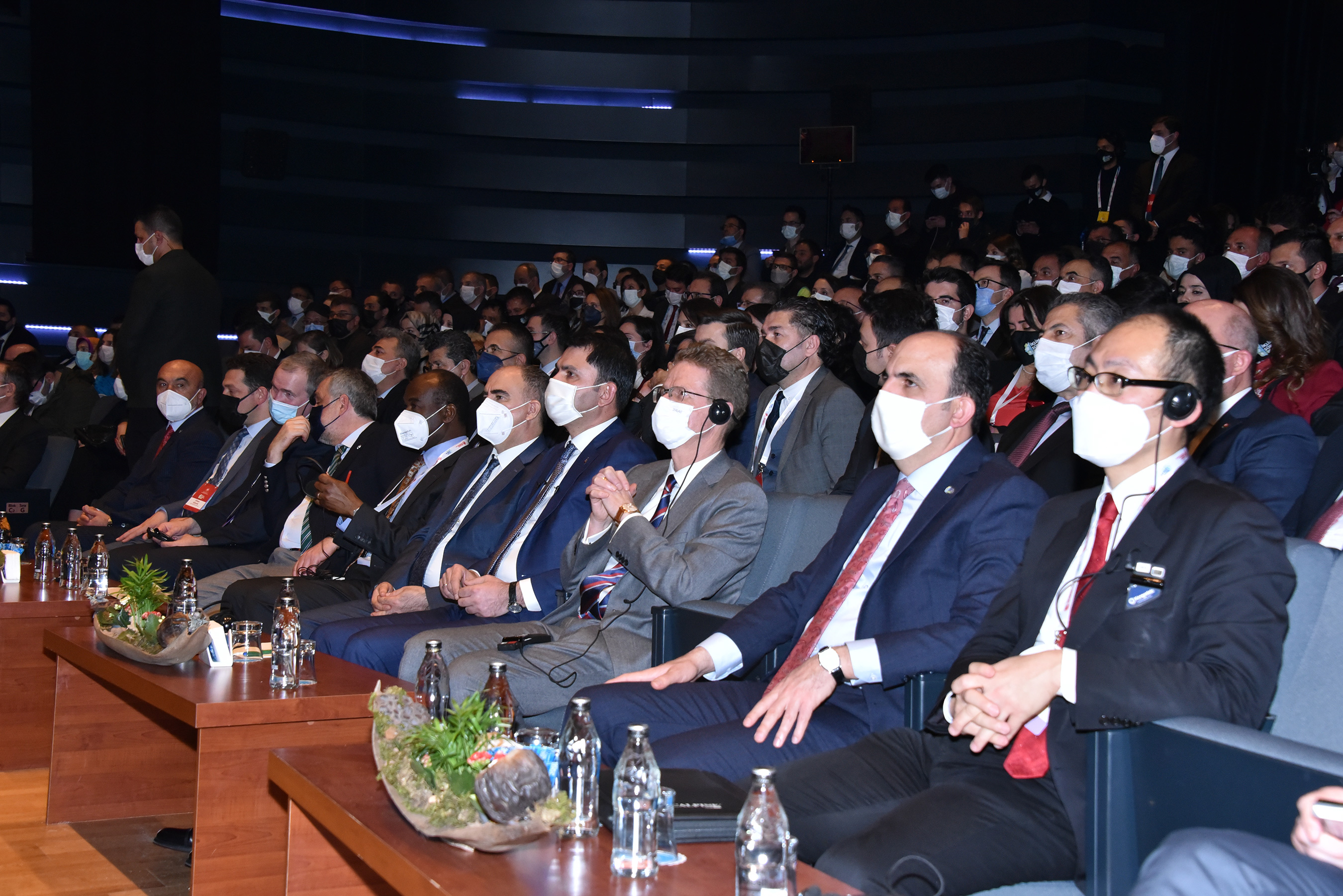 İklim Şurası'nda Ünlü İsimlerin Katılımıyla 'İlk Kim Değişiyor' Paneli Düzenlendi