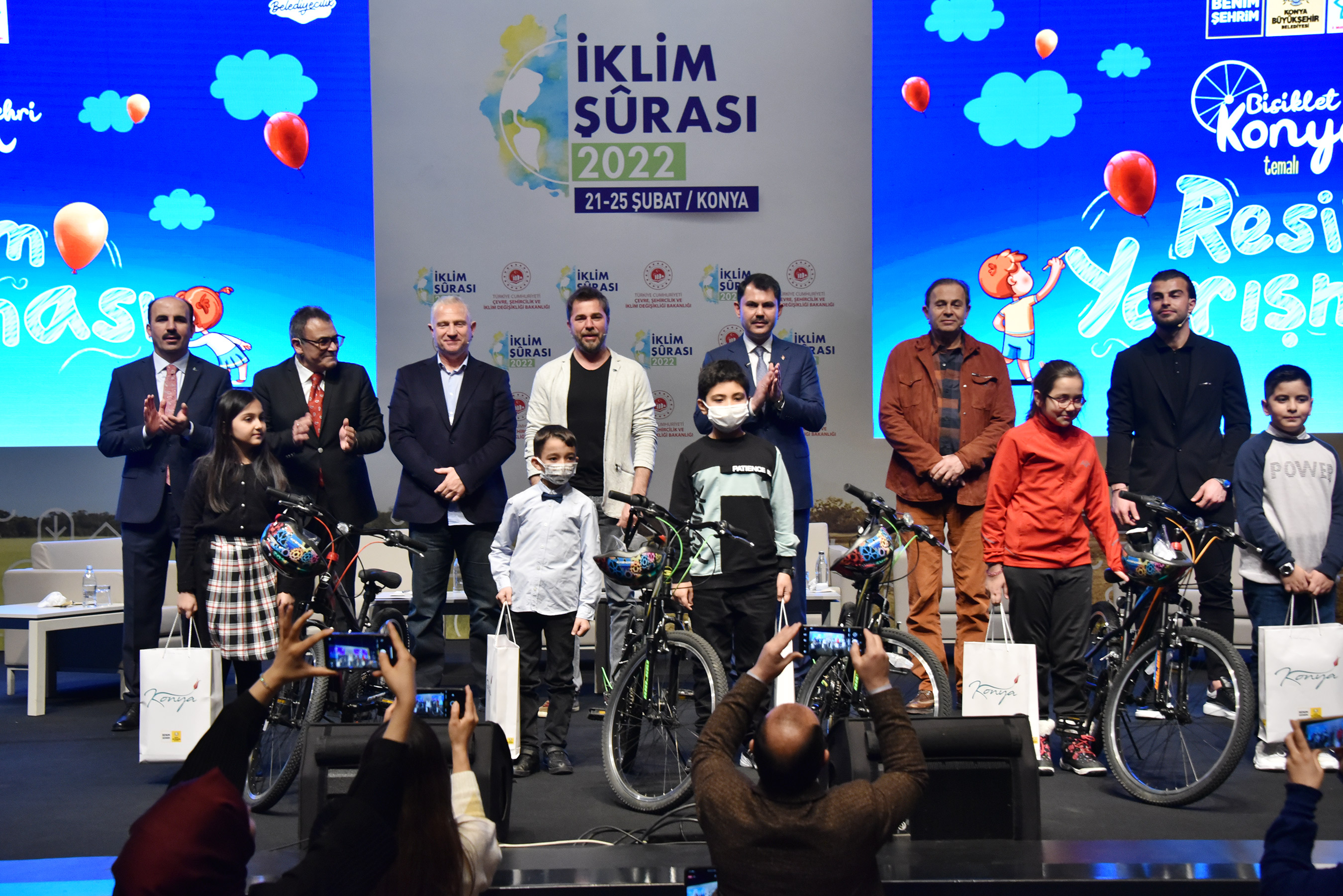 İklim Şurası'nda Ünlü İsimlerin Katılımıyla 'İlk Kim Değişiyor' Paneli Düzenlendi