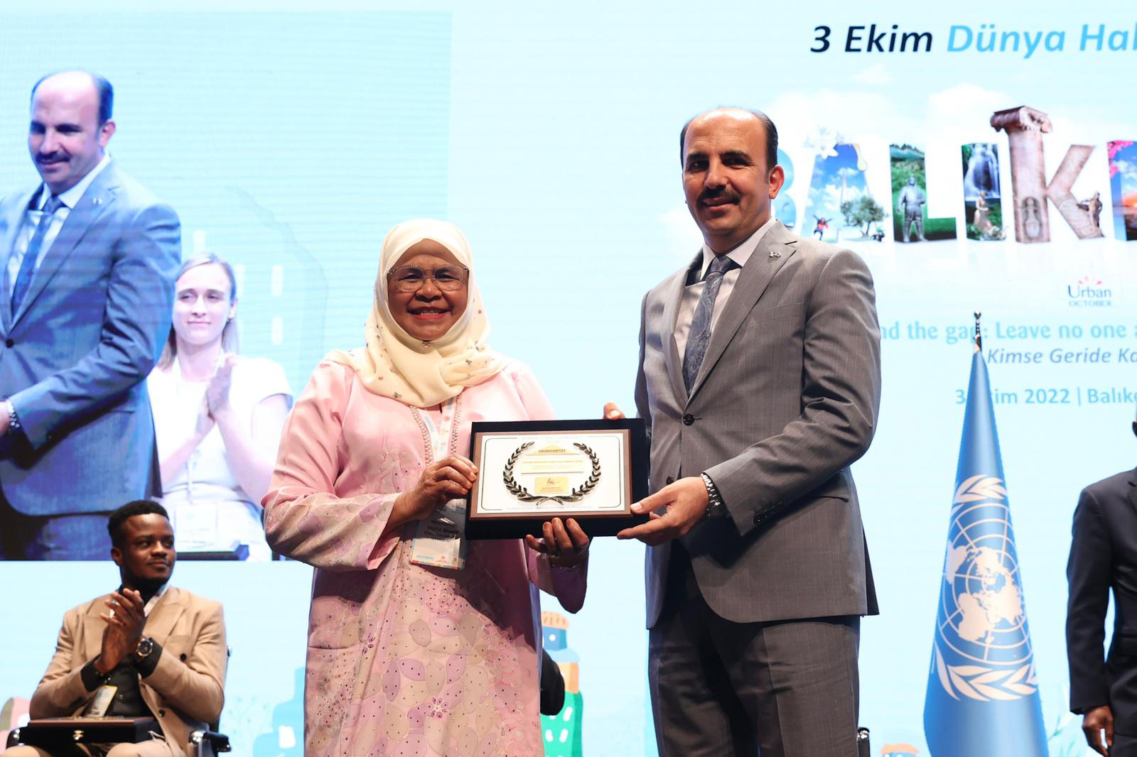 Dünyanın En Prestijli İnsan Yerleşmeleri Ödülü Başkan Altay'a Takdim Edildi