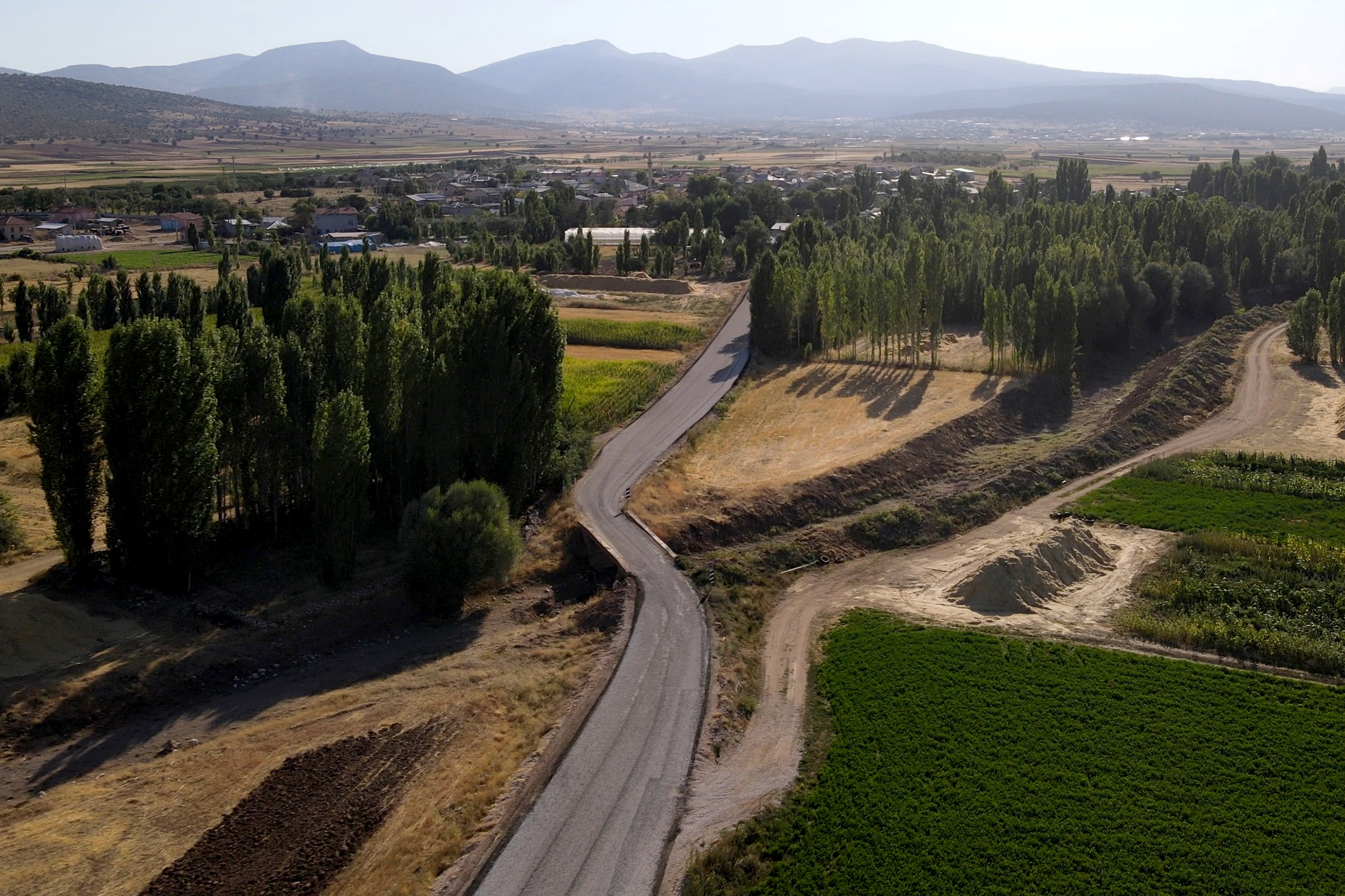 Konya Büyükşehir Akören'de Mahalle Yolu Standardını Yükseltiyor