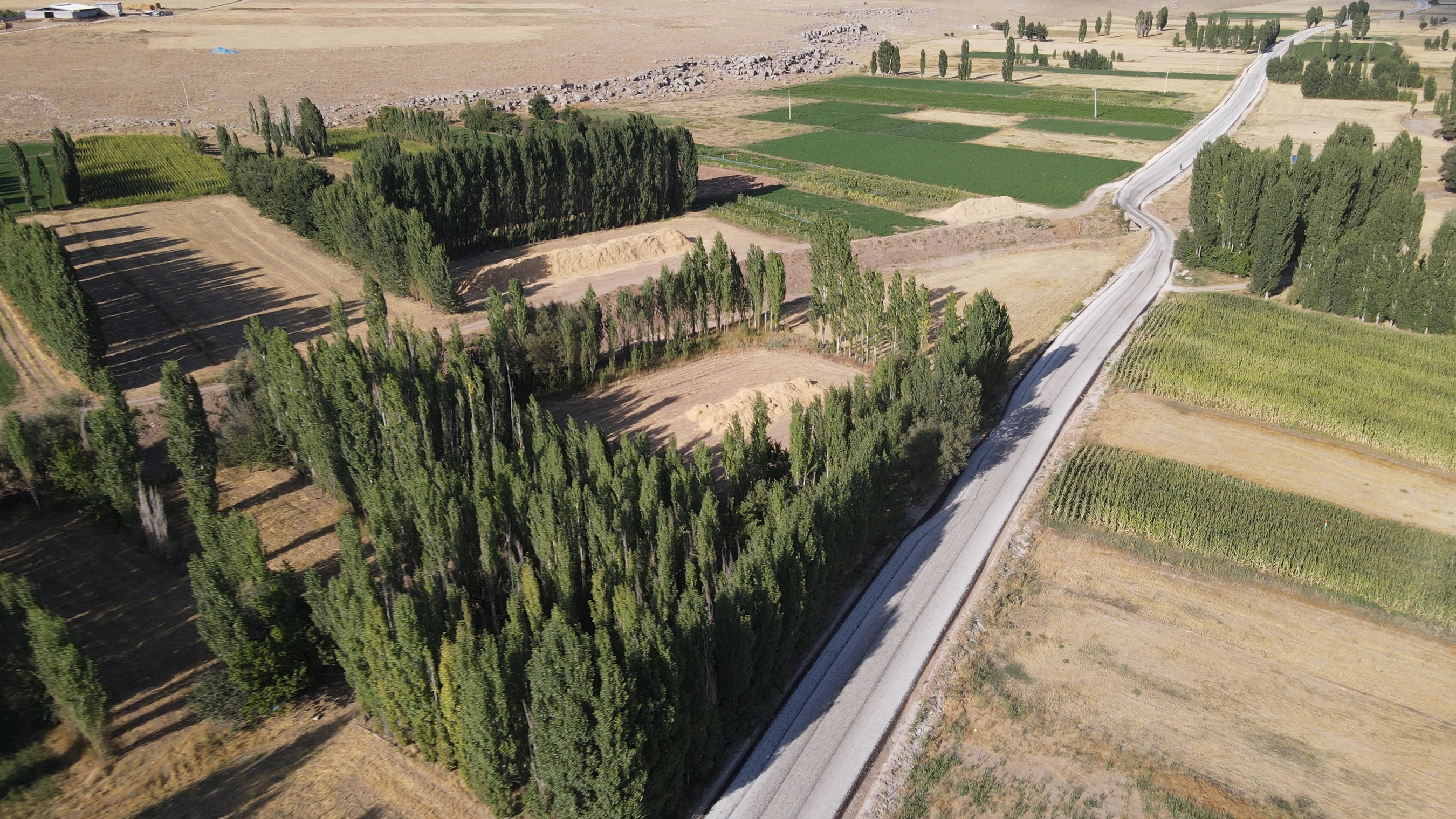 Konya Büyükşehir Akören'de Mahalle Yolu Standardını Yükseltiyor