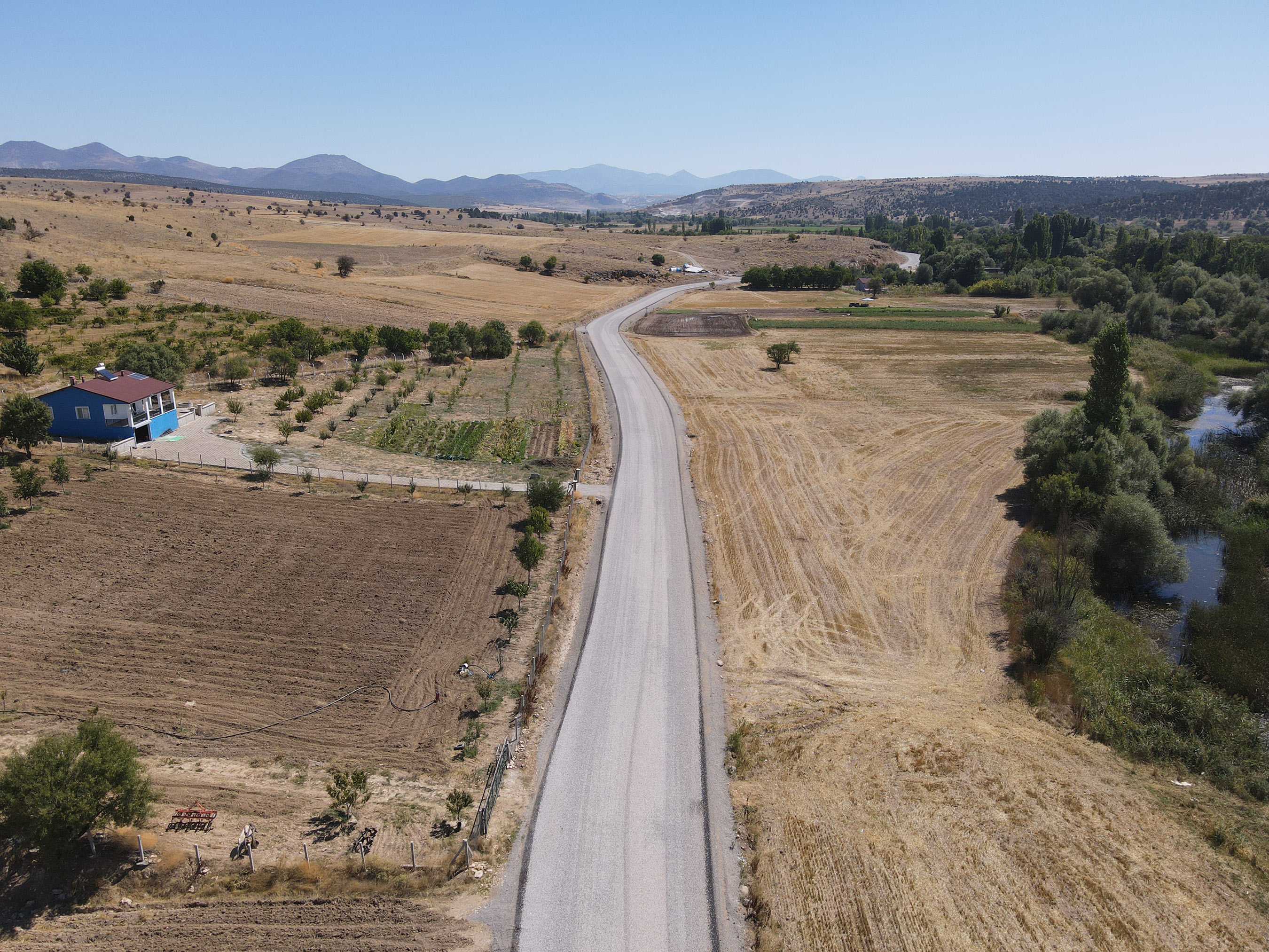 Konya Büyükşehir'den Beyşehir'e 20.7 KM Daha Mahalle Yolu 