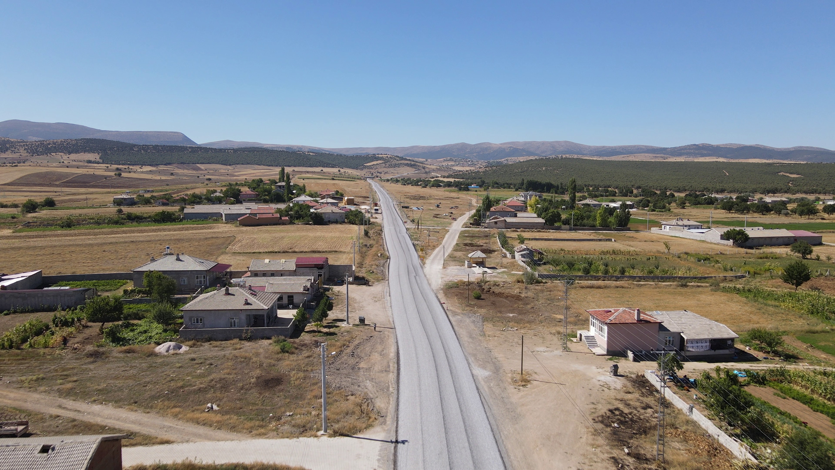Konya Büyükşehir Kadınhanı'na 51,6 KM Mahalle Yolu Daha Kazandırdı