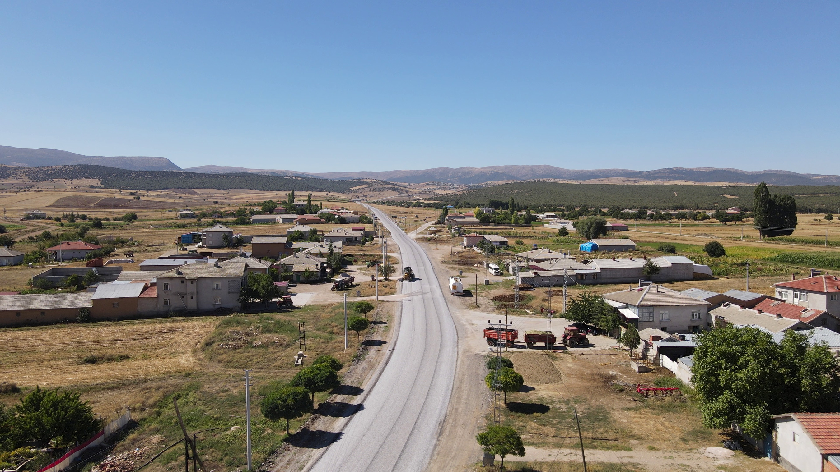 Konya Büyükşehir Kadınhanı'na 51,6 KM Mahalle Yolu Daha Kazandırdı