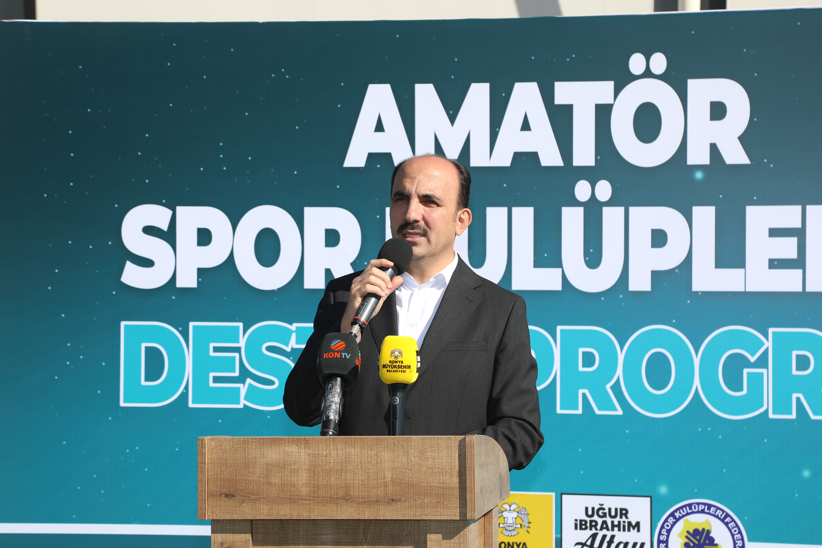 Başkan Altay Amatör Spor Kulüplerine 6,5 Milyon Liralık Malzeme Desteğinde Bulundu 