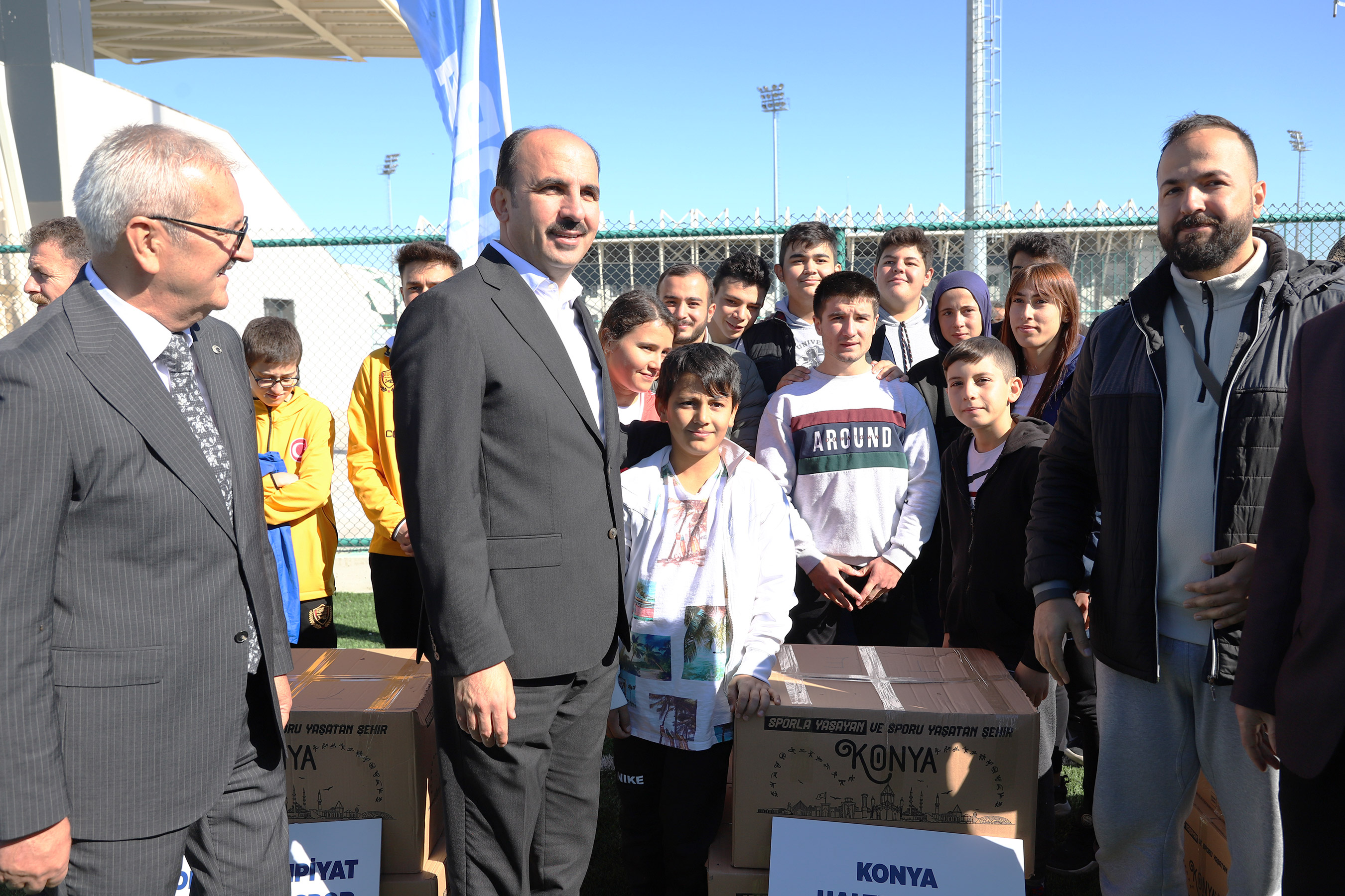 Başkan Altay Amatör Spor Kulüplerine 6,5 Milyon Liralık Malzeme Desteğinde Bulundu 