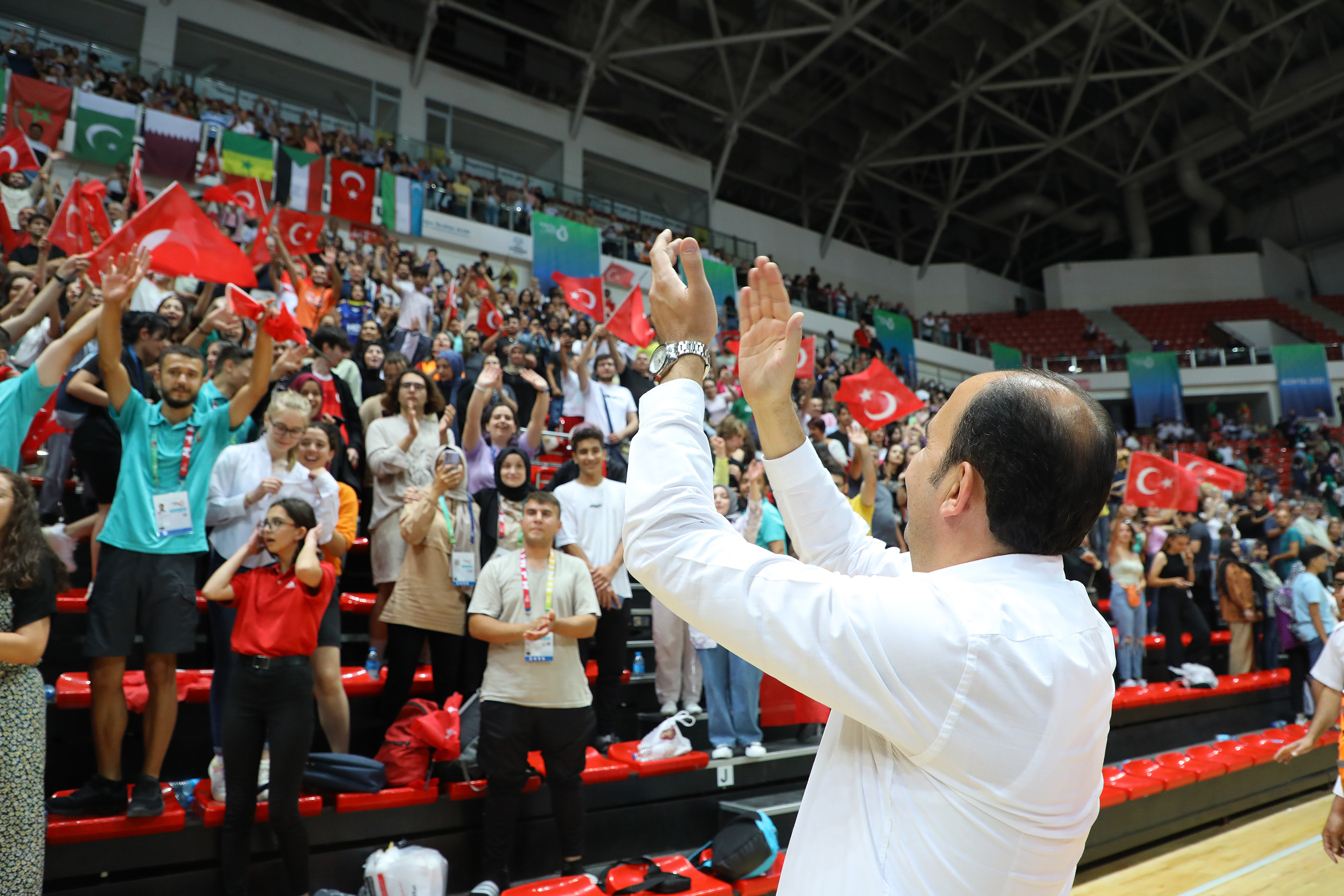 Bakan Kasapoğlu ve Başkan Altay Voleybol Milli Takımının Sevincine Ortak Oldu