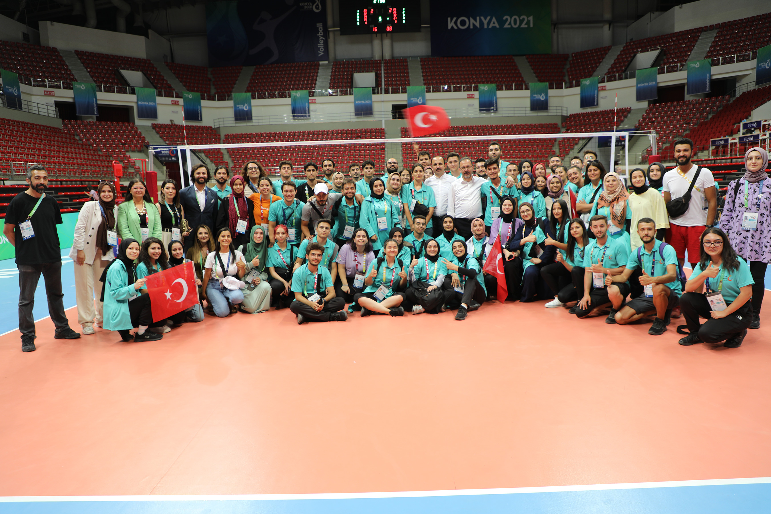 Bakan Kasapoğlu ve Başkan Altay Voleybol Milli Takımının Sevincine Ortak Oldu