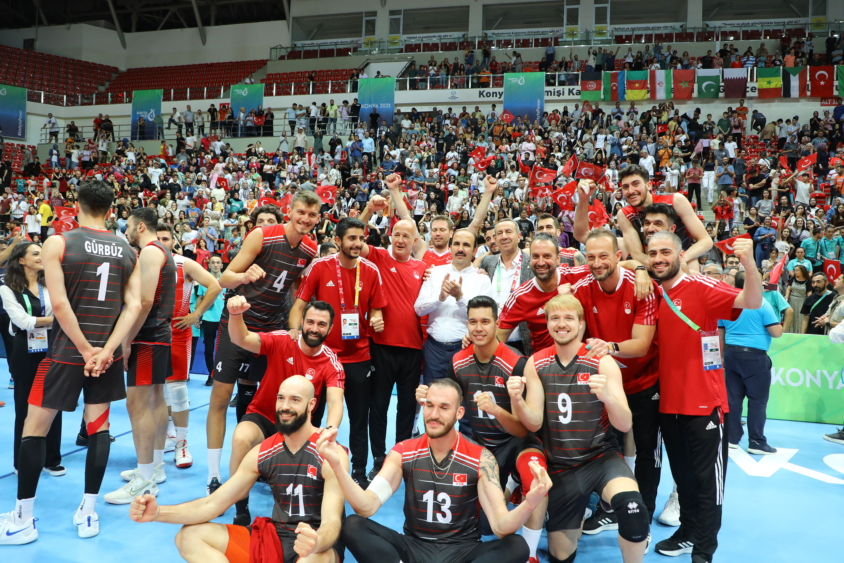 Bakan Kasapoğlu ve Başkan Altay Voleybol Milli Takımının Sevincine Ortak Oldu